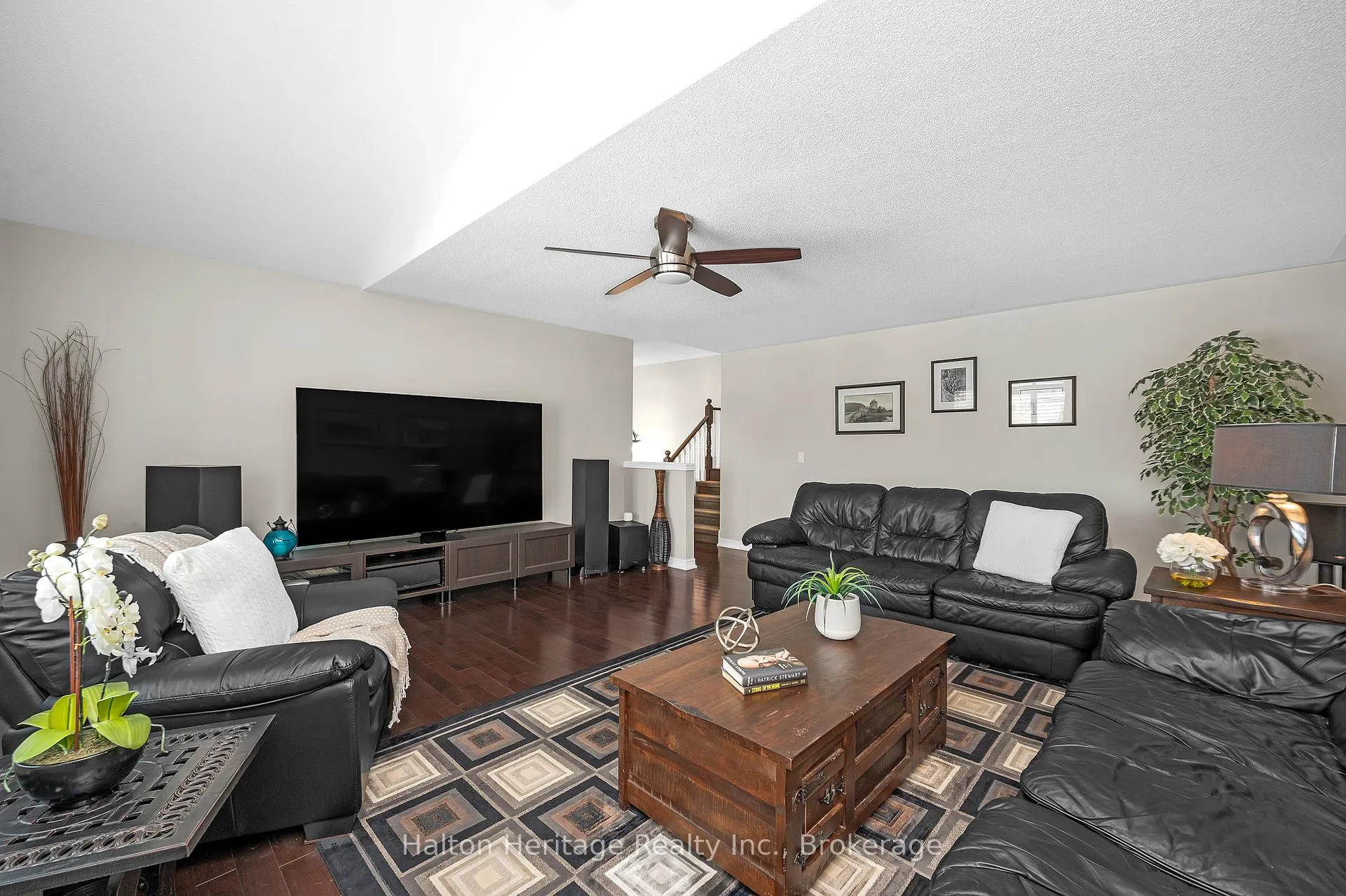 Photo 16 of 32 Waterwheel Crescent, Hamilton, Waterdown — HOMEH