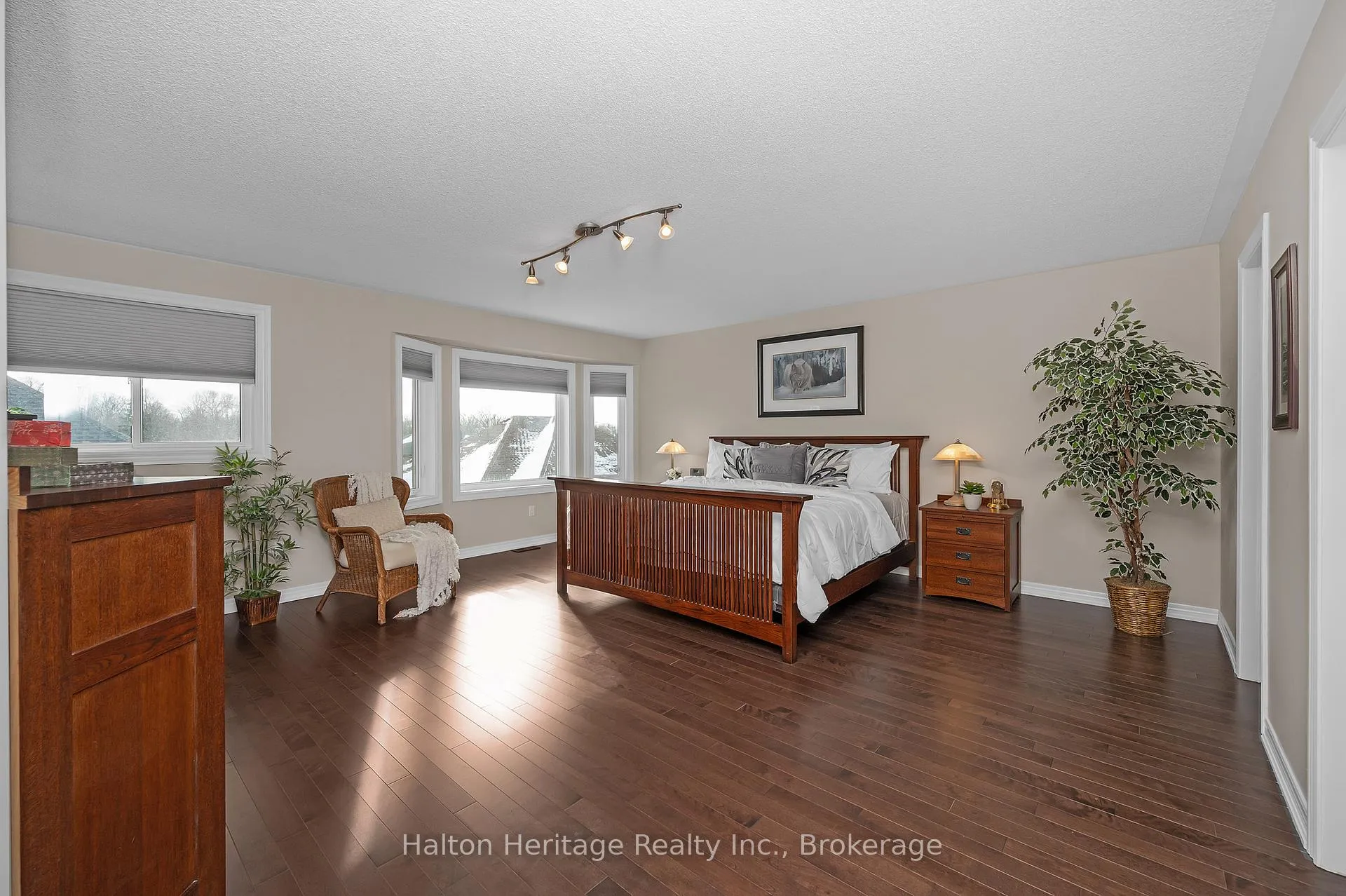 Photo 17 of 32 Waterwheel Crescent, Hamilton, Waterdown — HOMEH