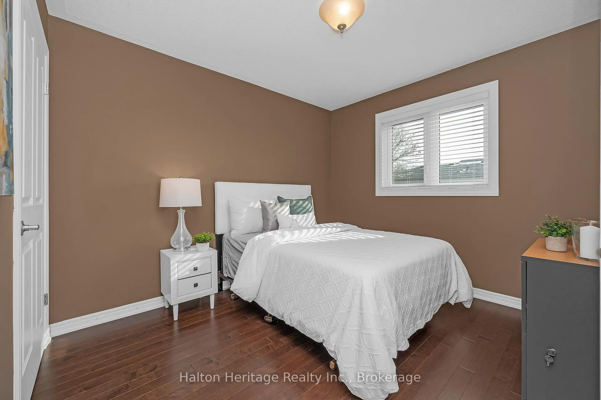 Photo 21 of 32 Waterwheel Crescent, Hamilton, Waterdown — HOMEH