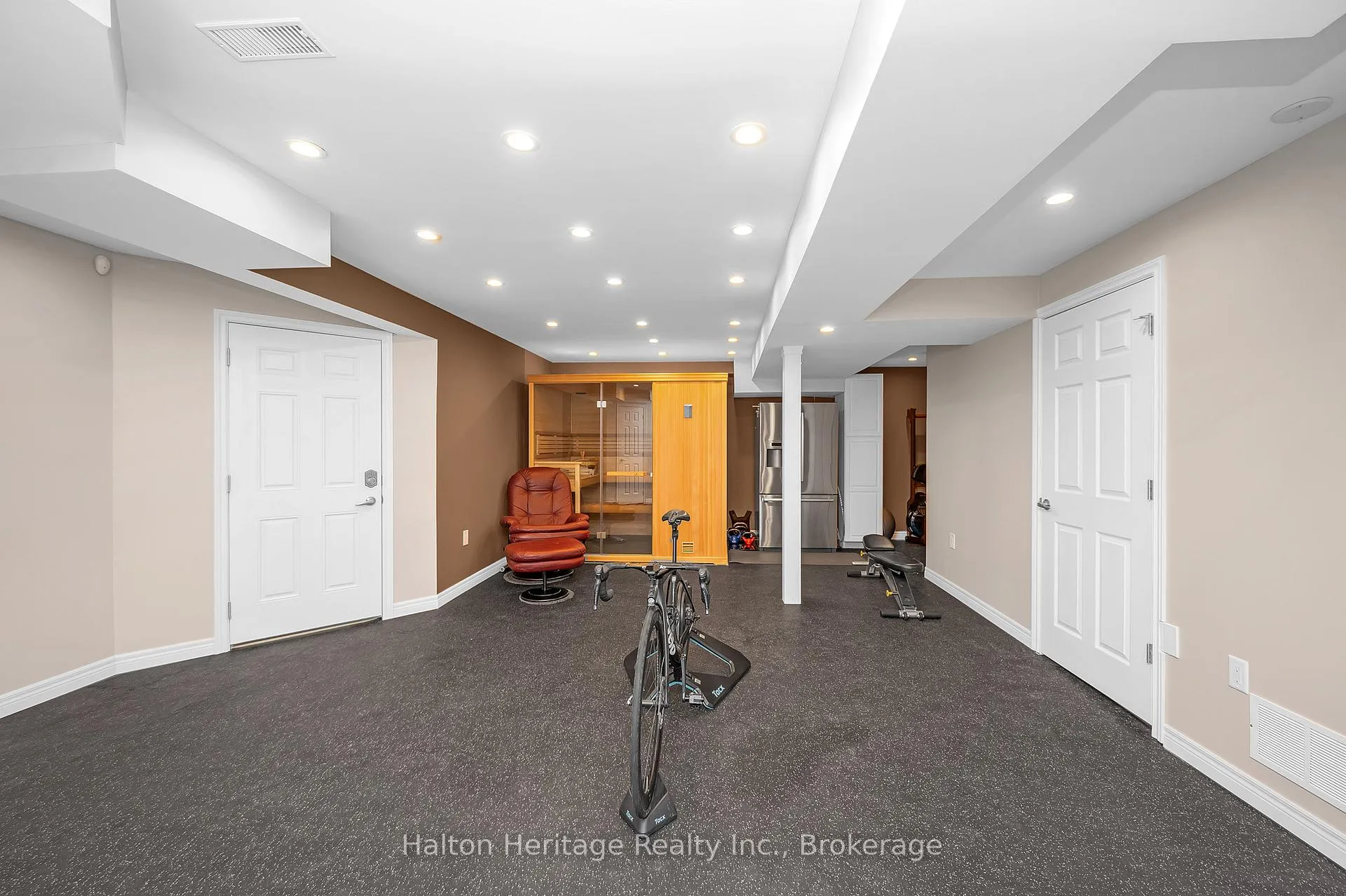 Photo 23 of 32 Waterwheel Crescent, Hamilton, Waterdown — HOMEH