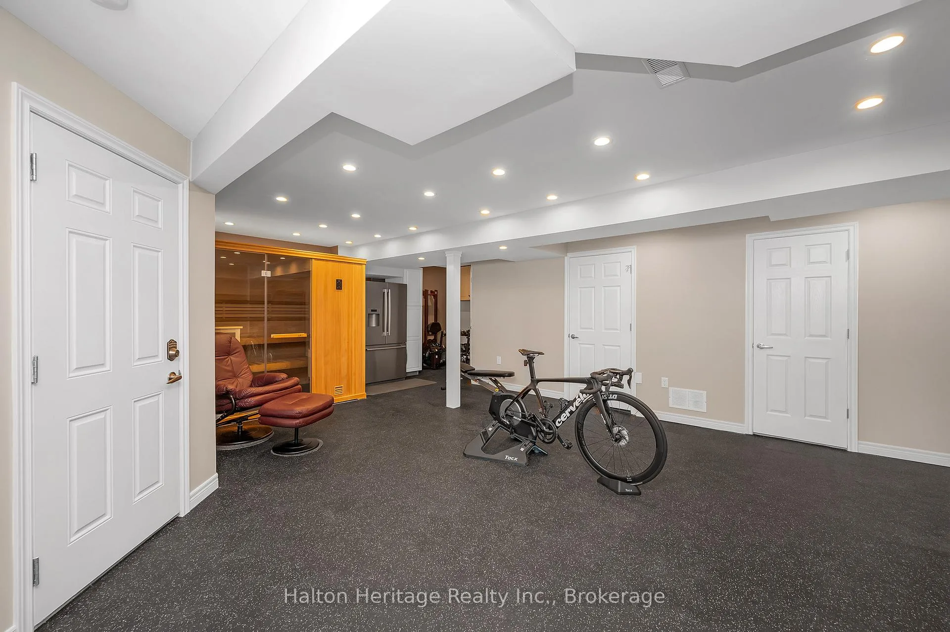 Photo 24 of 32 Waterwheel Crescent, Hamilton, Waterdown — HOMEH