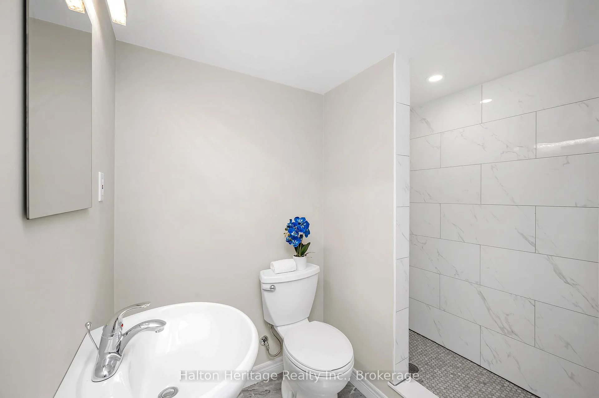 Photo 25 of 32 Waterwheel Crescent, Hamilton, Waterdown — HOMEH