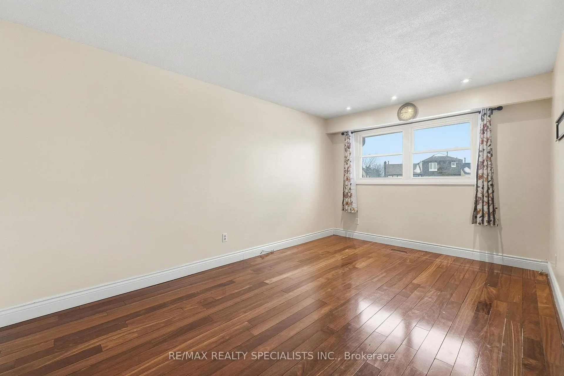 Photo 5 of 29 Fanshawe Drive, Brampton, Heart Lake West — HOMEH