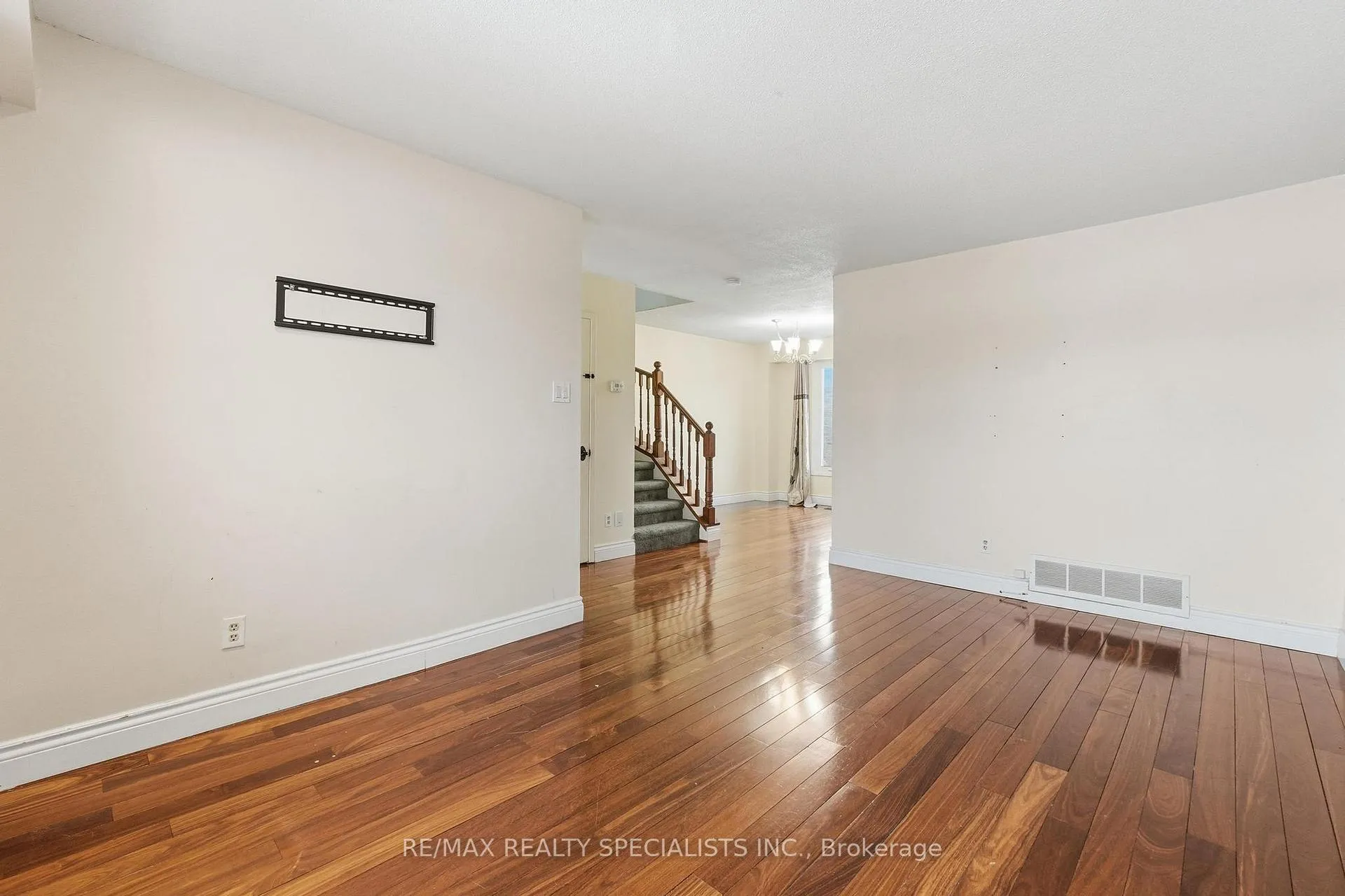 Photo 7 of 29 Fanshawe Drive, Brampton, Heart Lake West — HOMEH