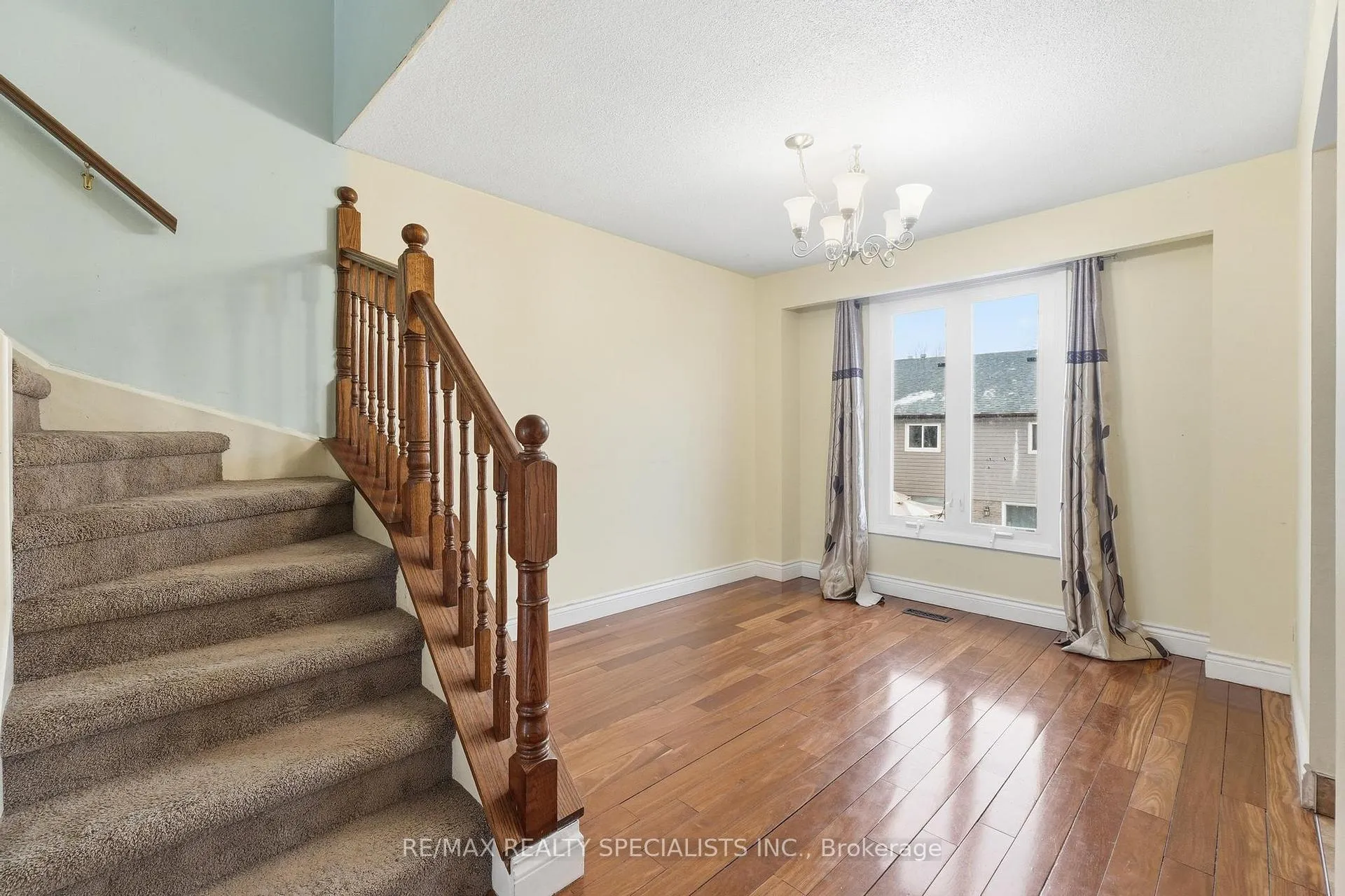 Photo 8 of 29 Fanshawe Drive, Brampton, Heart Lake West — HOMEH