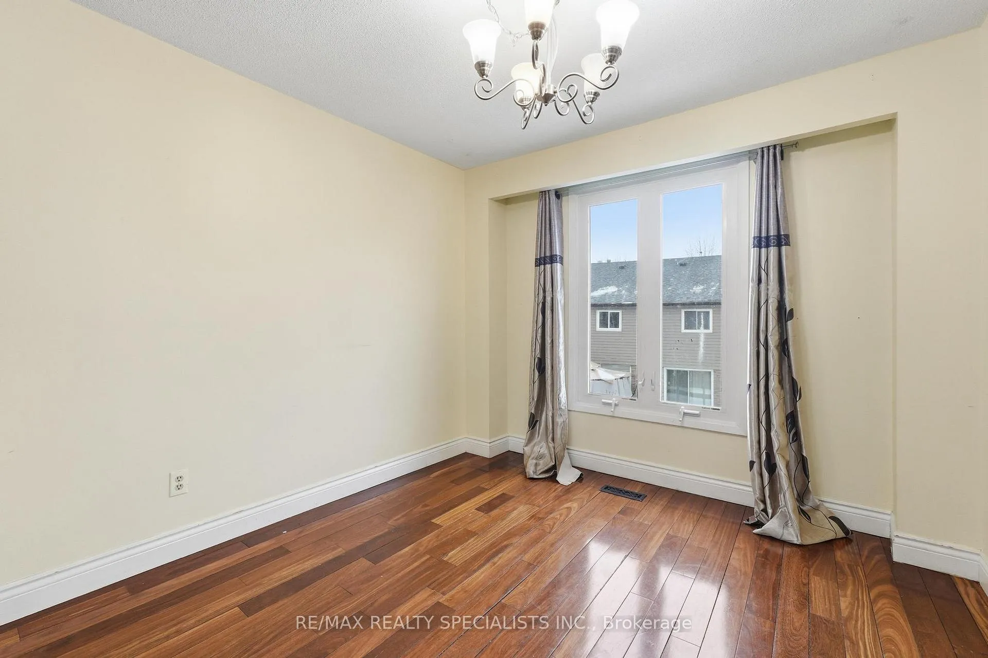 Photo 9 of 29 Fanshawe Drive, Brampton, Heart Lake West — HOMEH
