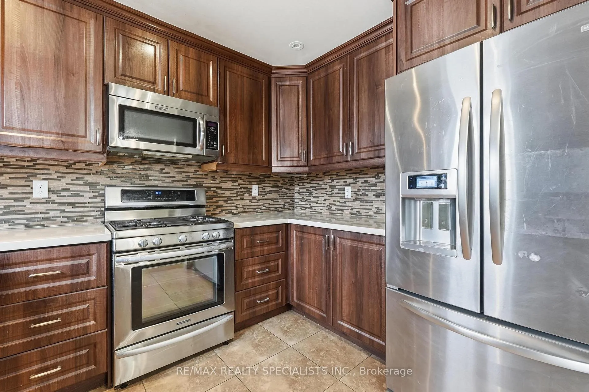 Photo 14 of 29 Fanshawe Drive, Brampton, Heart Lake West — HOMEH