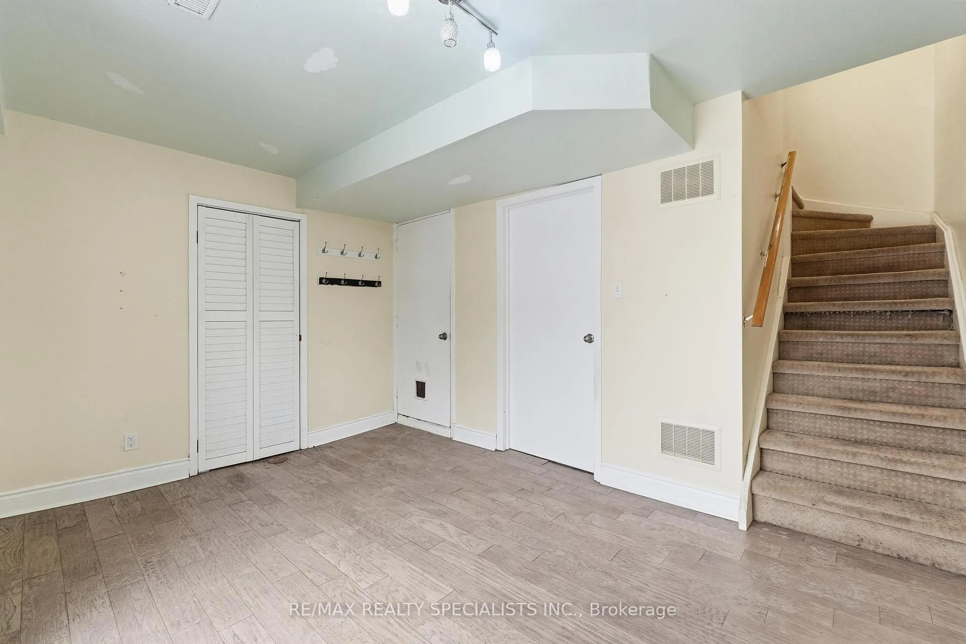 Photo 30 of 29 Fanshawe Drive, Brampton, Heart Lake West — HOMEH