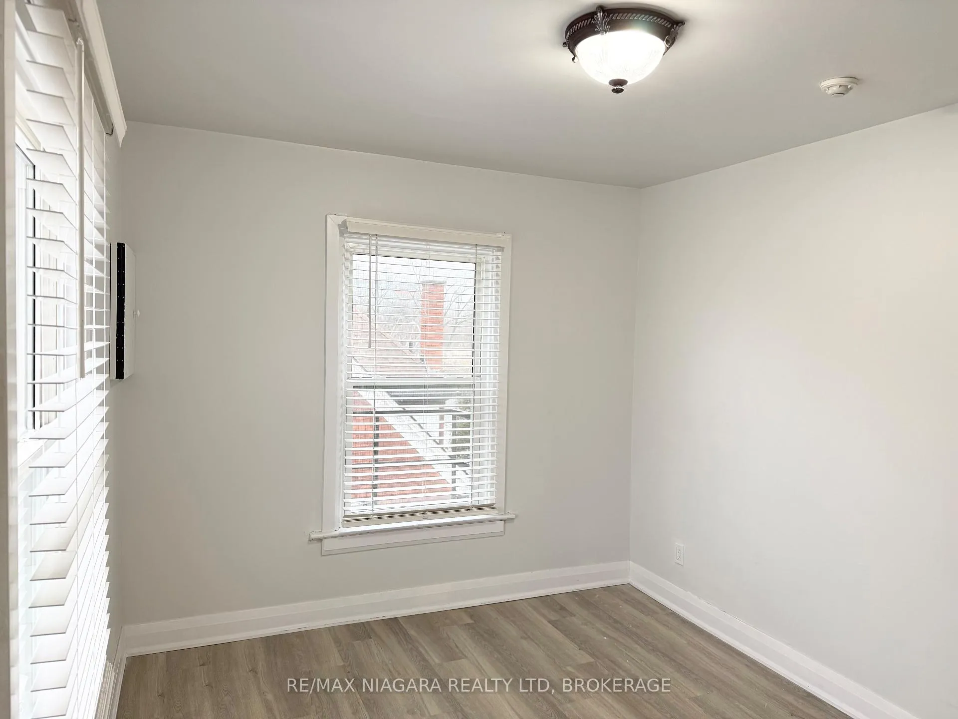 Photo 6 of Unit Unit 6, 4711 River Road, Niagara Falls, Downtown — HOMEH