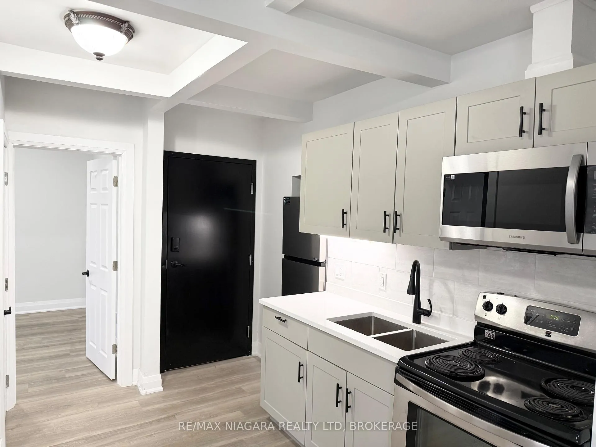 Photo 8 of Unit Unit 6, 4711 River Road, Niagara Falls, Downtown — HOMEH