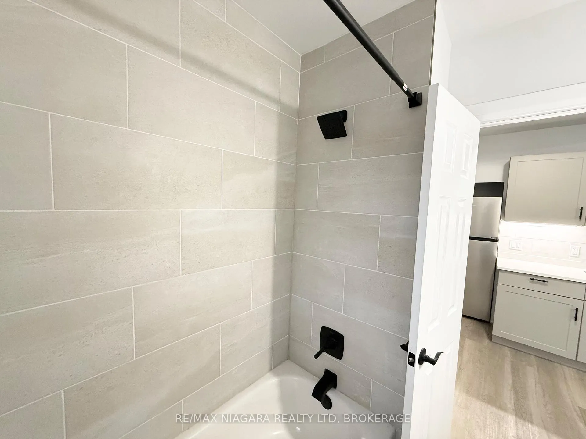 Photo 17 of Unit Unit 6, 4711 River Road, Niagara Falls, Downtown — HOMEH