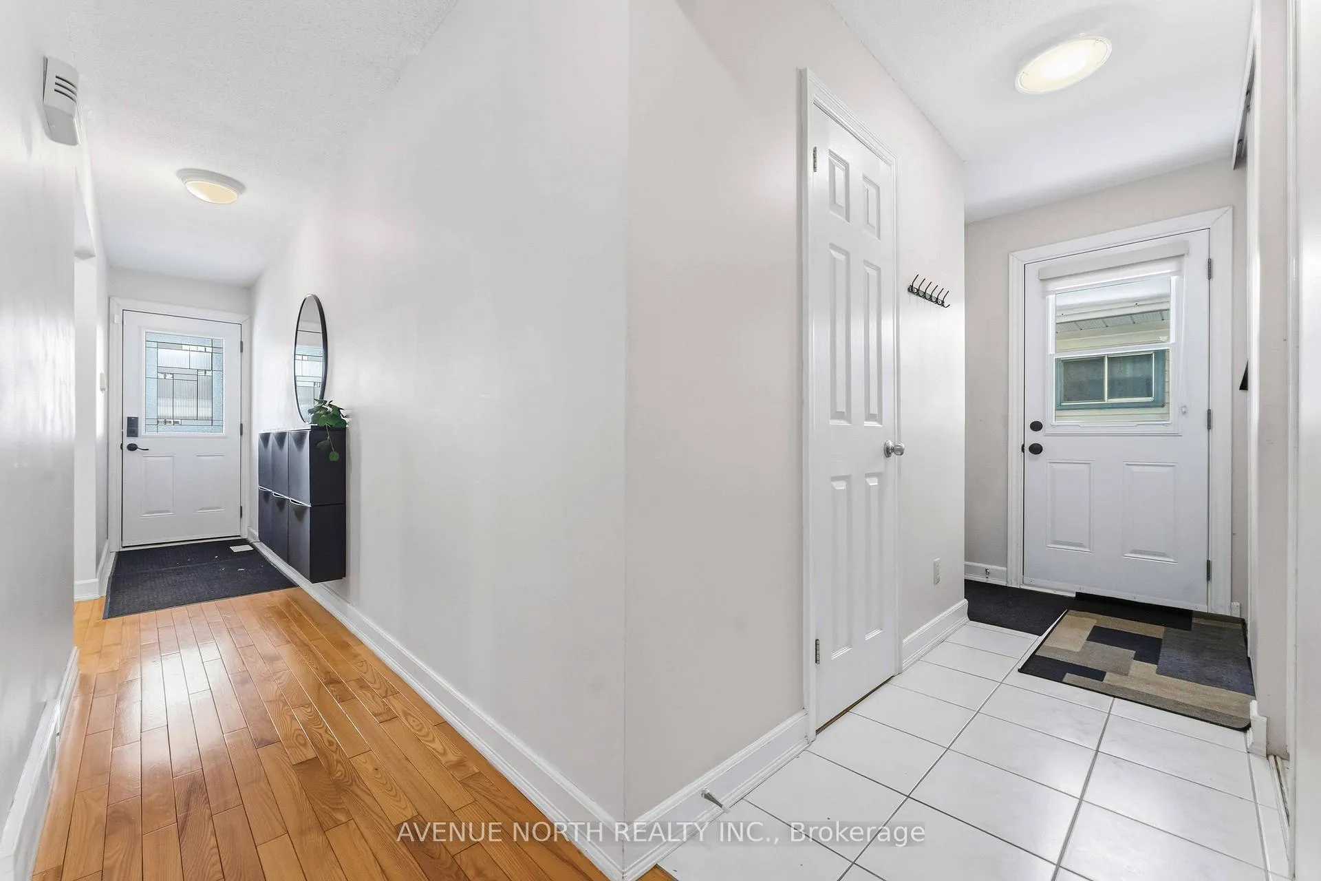 Photo 4 of 1017 Arrowhead Place, Ottawa, Convent Glen — HOMEH