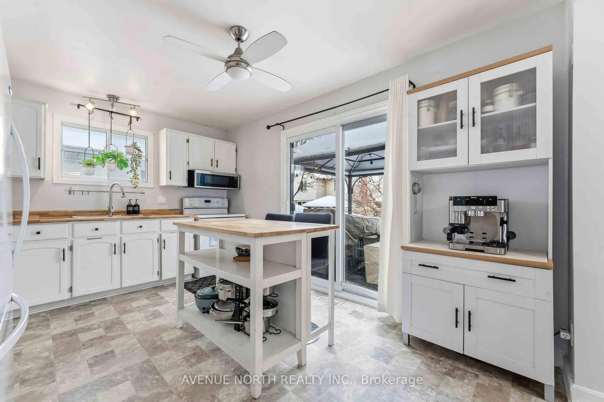 Photo 9 of 1017 Arrowhead Place, Ottawa, Convent Glen — HOMEH
