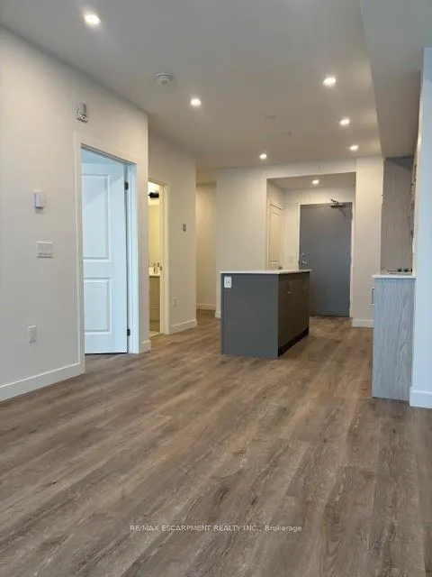 Photo 7 of Unit 704, 461 Green Road, Hamilton, Lakeshore — HOMEH
