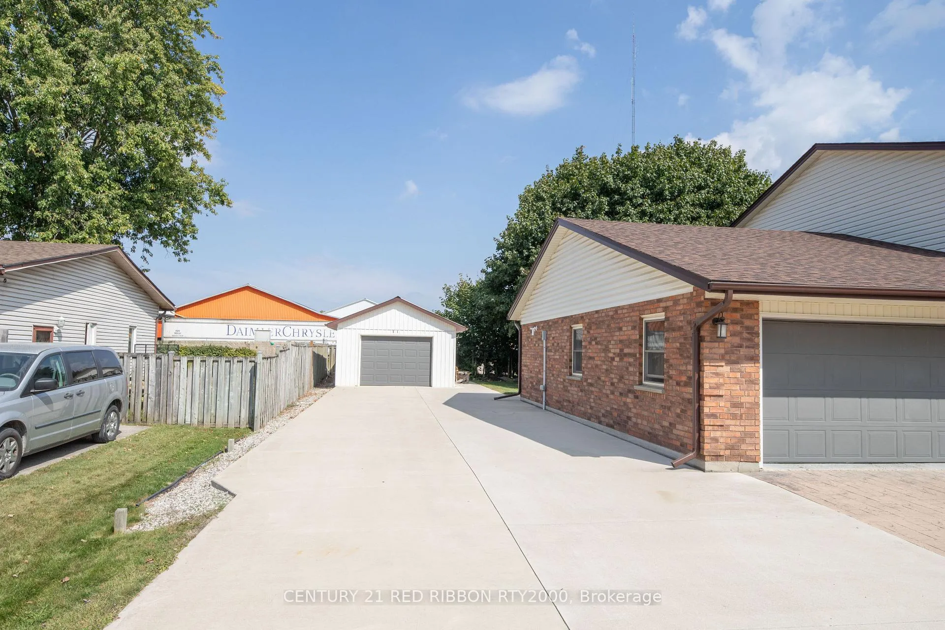 Photo 3 of 51 Queen Street, Strathroy-Caradoc, SE — HOMEH