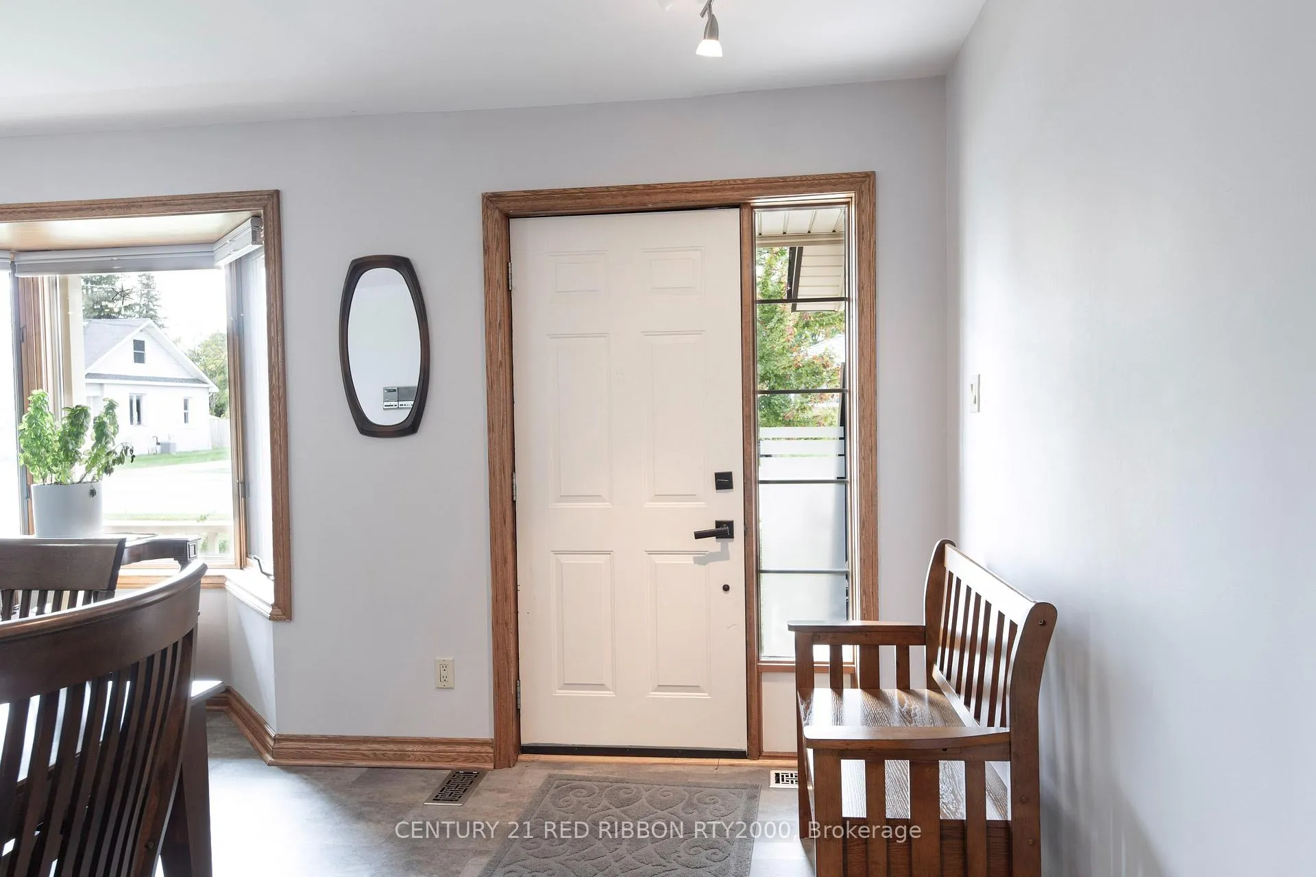 Photo 5 of 51 Queen Street, Strathroy-Caradoc, SE — HOMEH