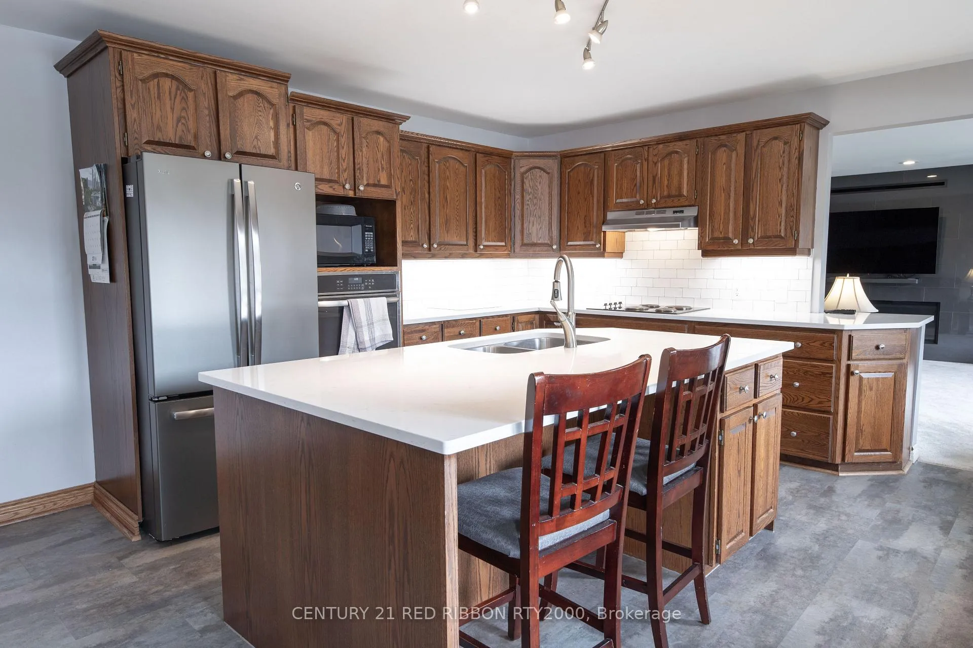 Photo 6 of 51 Queen Street, Strathroy-Caradoc, SE — HOMEH
