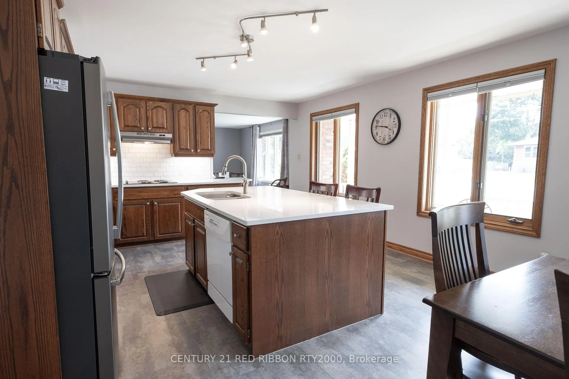 Photo 10 of 51 Queen Street, Strathroy-Caradoc, SE — HOMEH