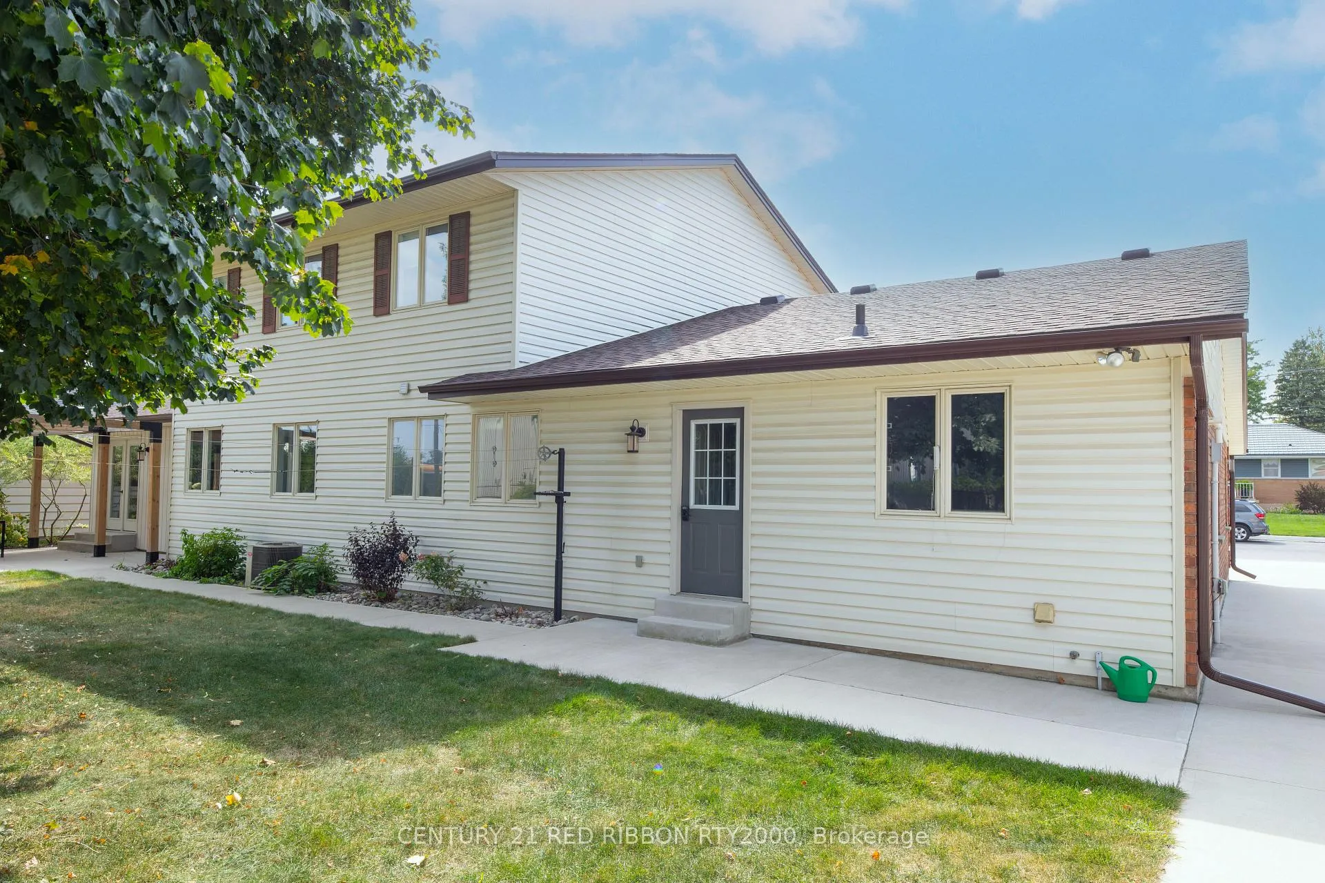 Photo 35 of 51 Queen Street, Strathroy-Caradoc, SE — HOMEH