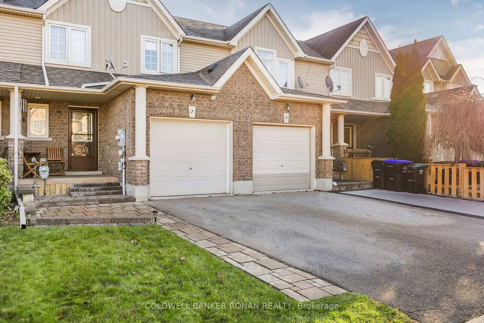 Photo 2 of 7 Ruthven Crescent, New Tecumseth, Alliston — HOMEH