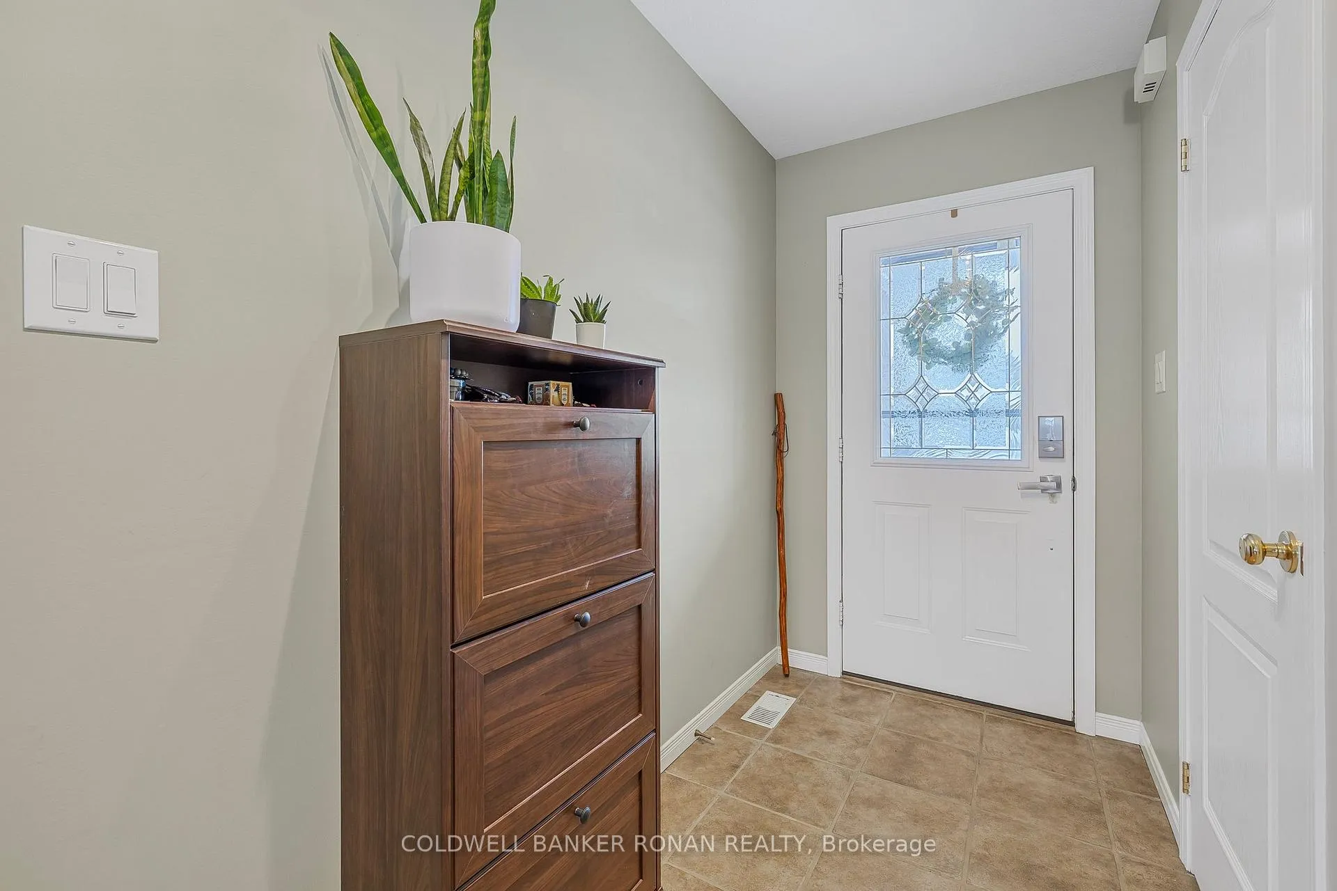 Photo 4 of 7 Ruthven Crescent, New Tecumseth, Alliston — HOMEH