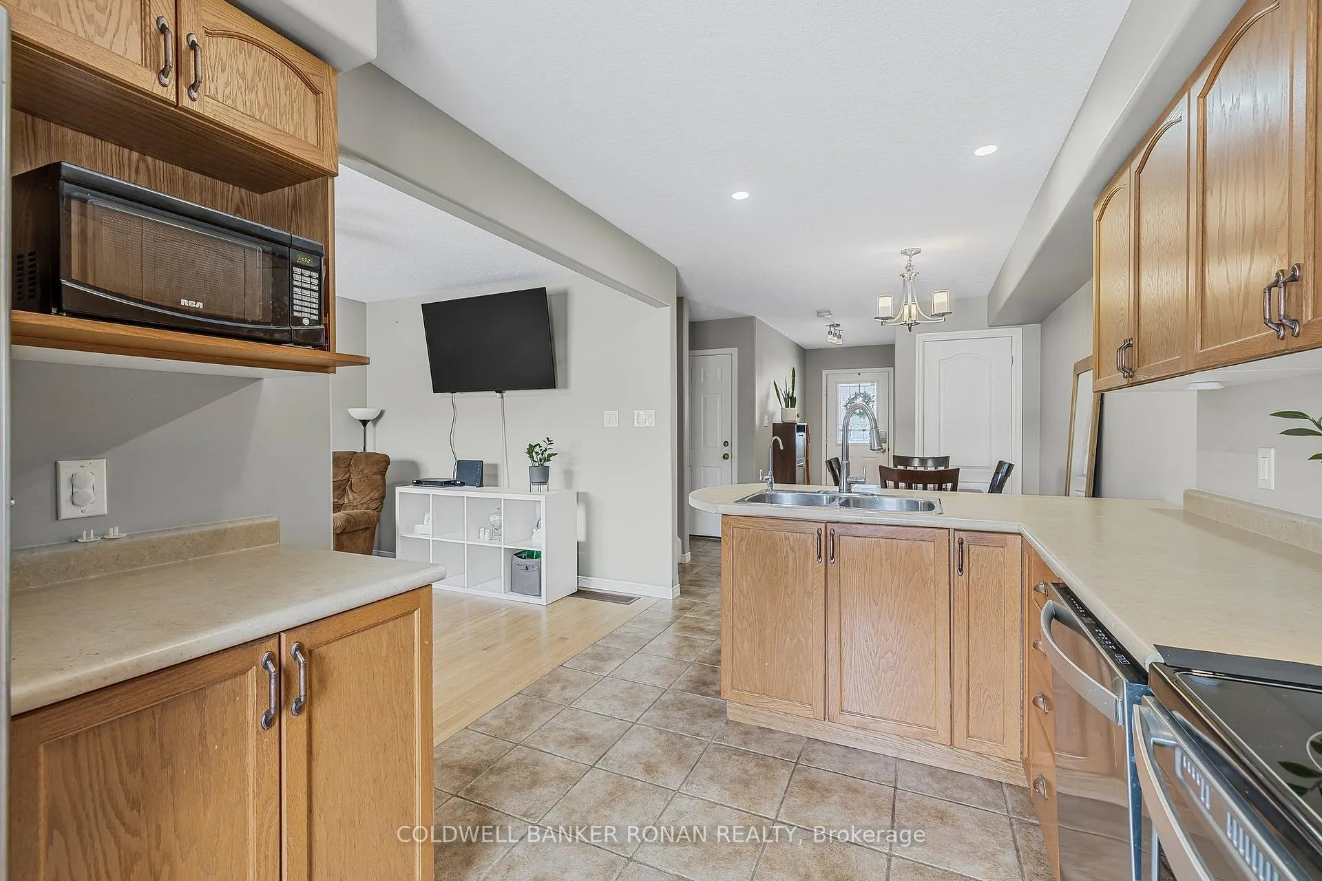 Photo 12 of 7 Ruthven Crescent, New Tecumseth, Alliston — HOMEH