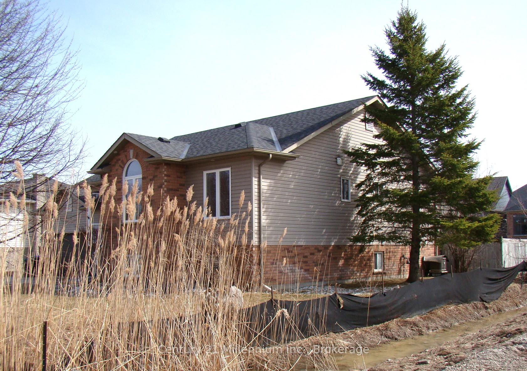 Photo 3 of 227 Margaret Street, Clearview, Stayner — HOMEH