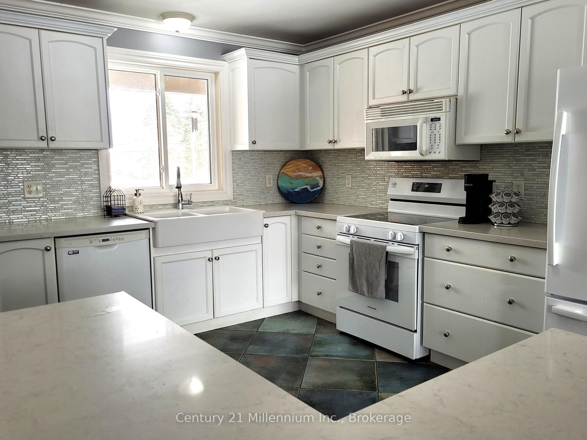 Photo 11 of 227 Margaret Street, Clearview, Stayner — HOMEH