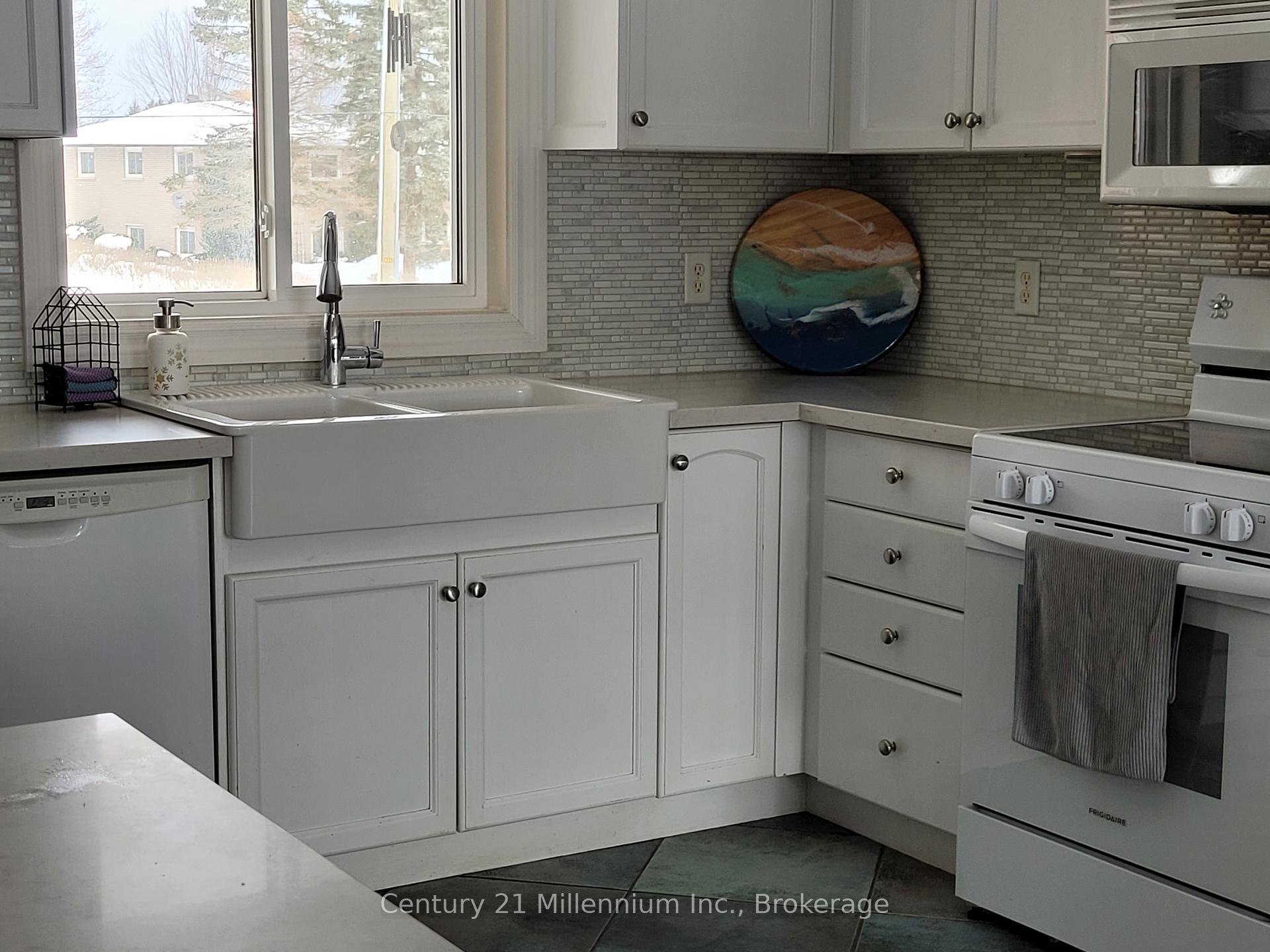 Photo 12 of 227 Margaret Street, Clearview, Stayner — HOMEH