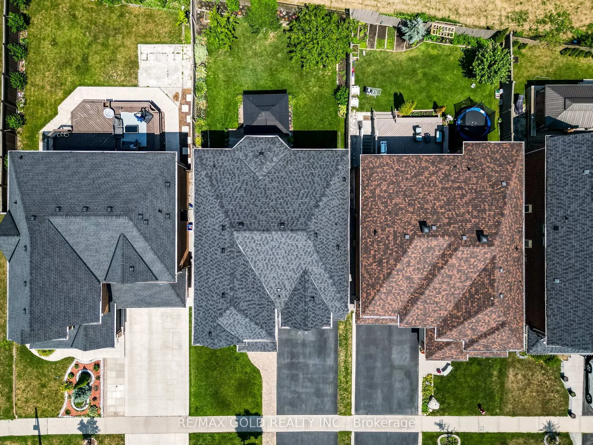 Photo 3 of 36 Treegrove Crescent, Brampton, Fletcher's Meadow — HOMEH