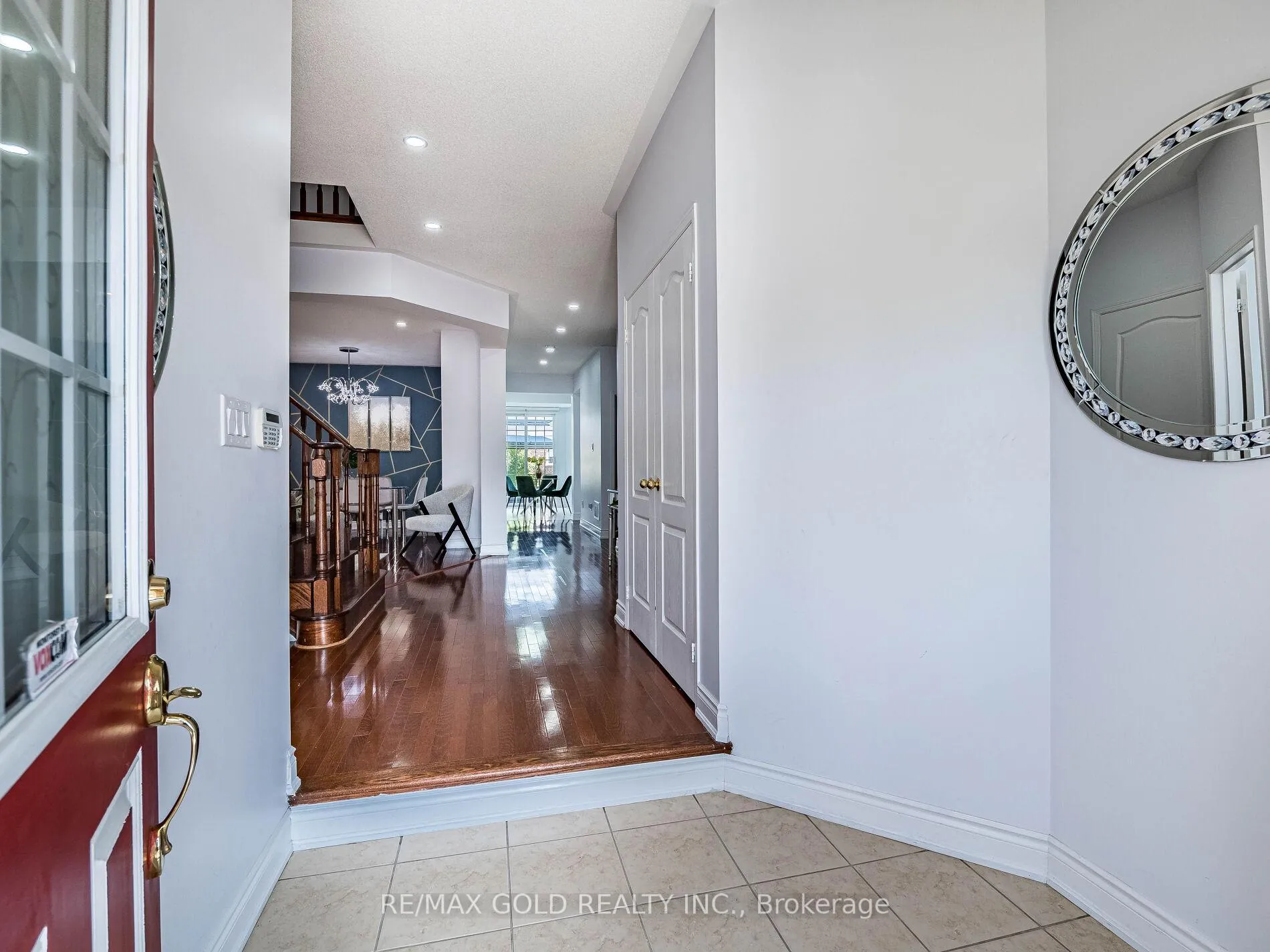 Photo 4 of 36 Treegrove Crescent, Brampton, Fletcher's Meadow — HOMEH