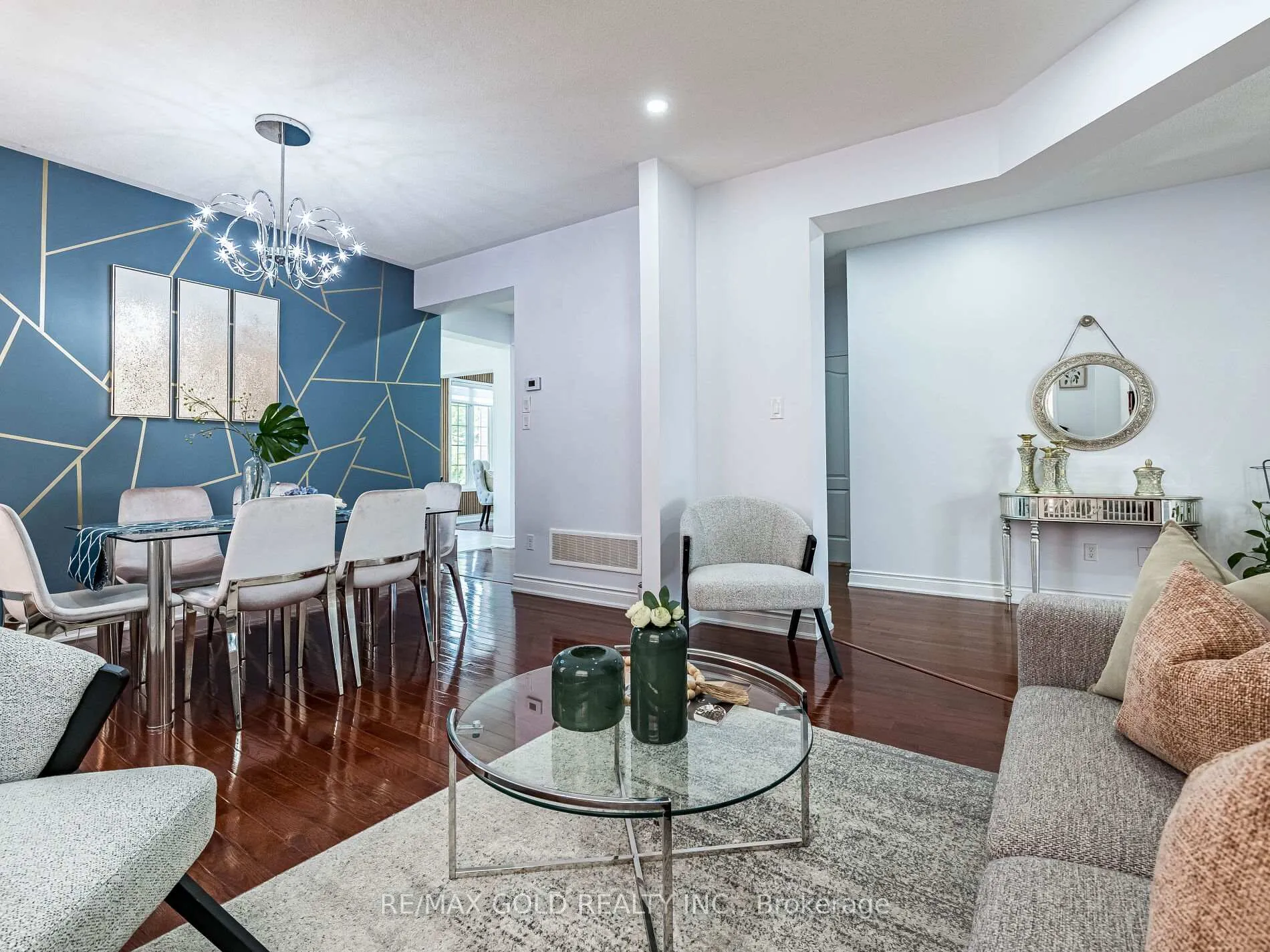 Photo 8 of 36 Treegrove Crescent, Brampton, Fletcher's Meadow — HOMEH