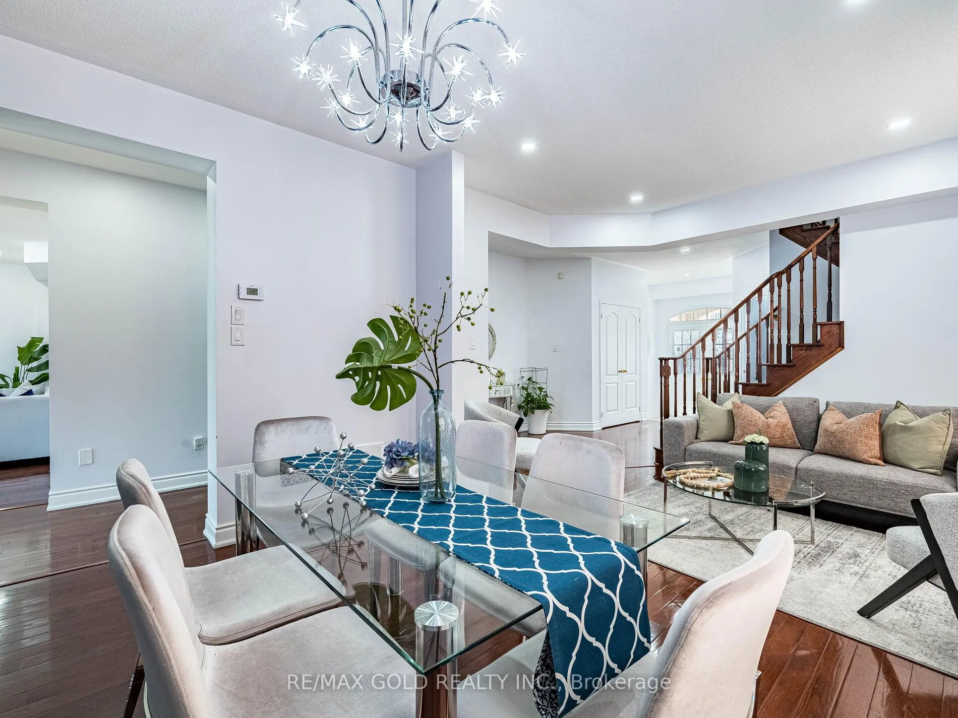 Photo 11 of 36 Treegrove Crescent, Brampton, Fletcher's Meadow — HOMEH