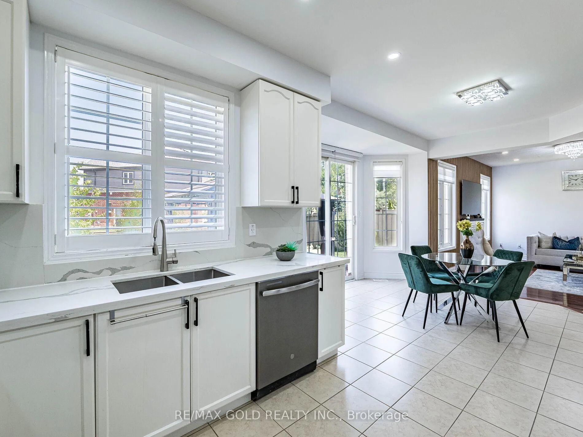 Photo 15 of 36 Treegrove Crescent, Brampton, Fletcher's Meadow — HOMEH