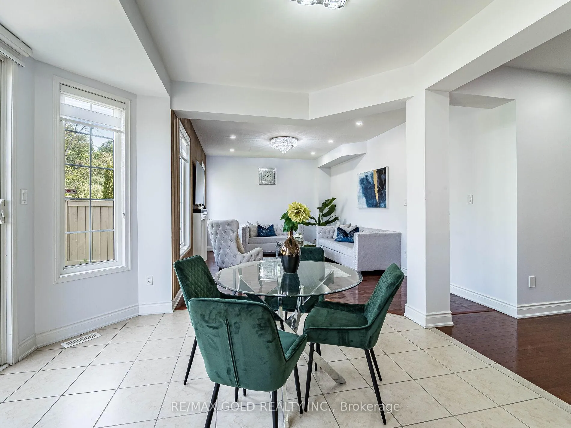 Photo 16 of 36 Treegrove Crescent, Brampton, Fletcher's Meadow — HOMEH