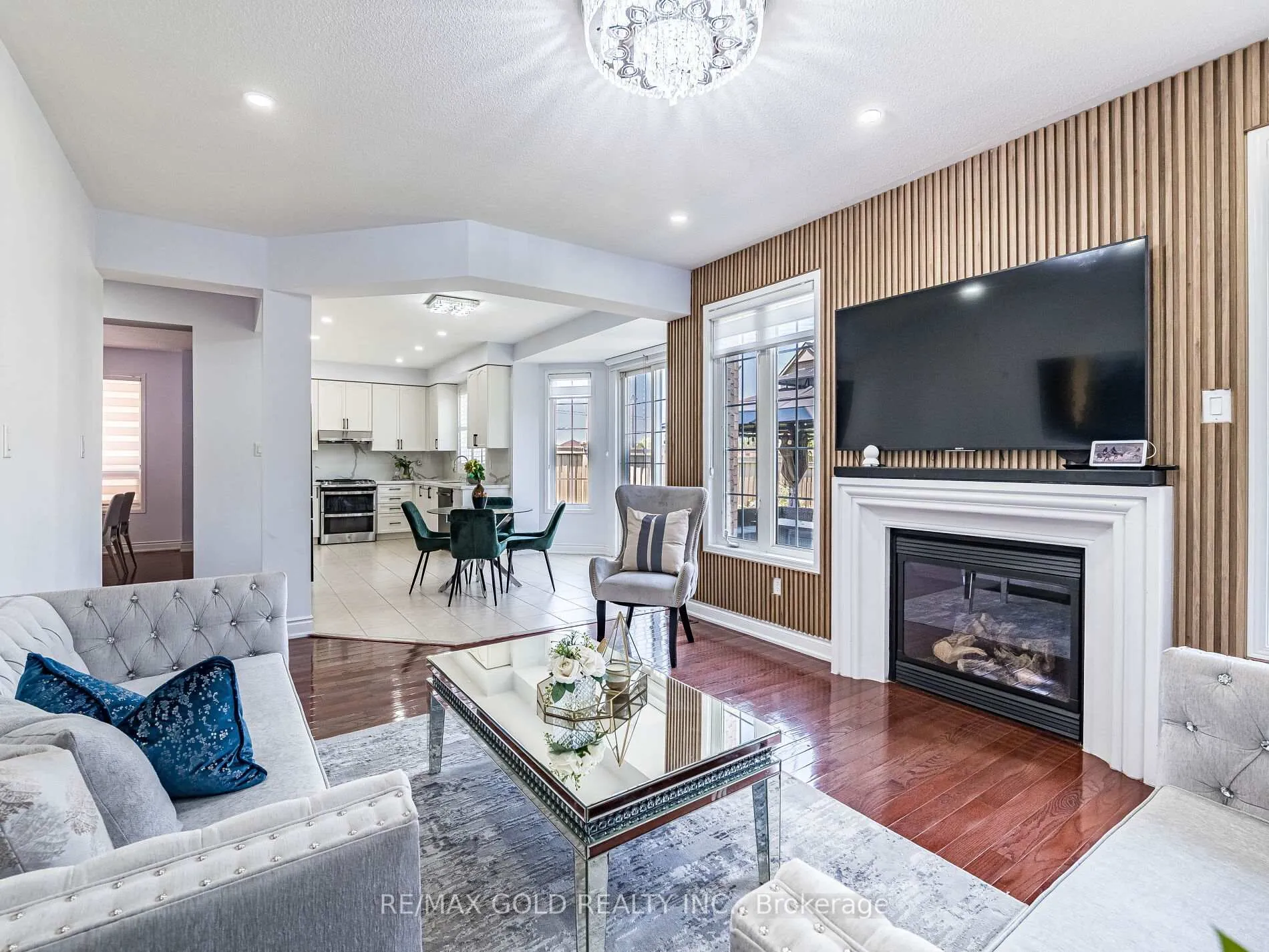 Photo 19 of 36 Treegrove Crescent, Brampton, Fletcher's Meadow — HOMEH