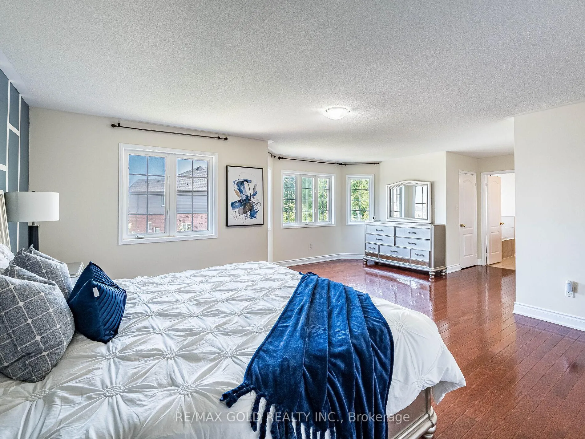 Photo 23 of 36 Treegrove Crescent, Brampton, Fletcher's Meadow — HOMEH