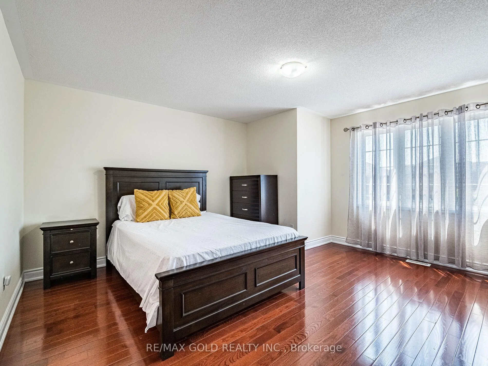 Photo 26 of 36 Treegrove Crescent, Brampton, Fletcher's Meadow — HOMEH