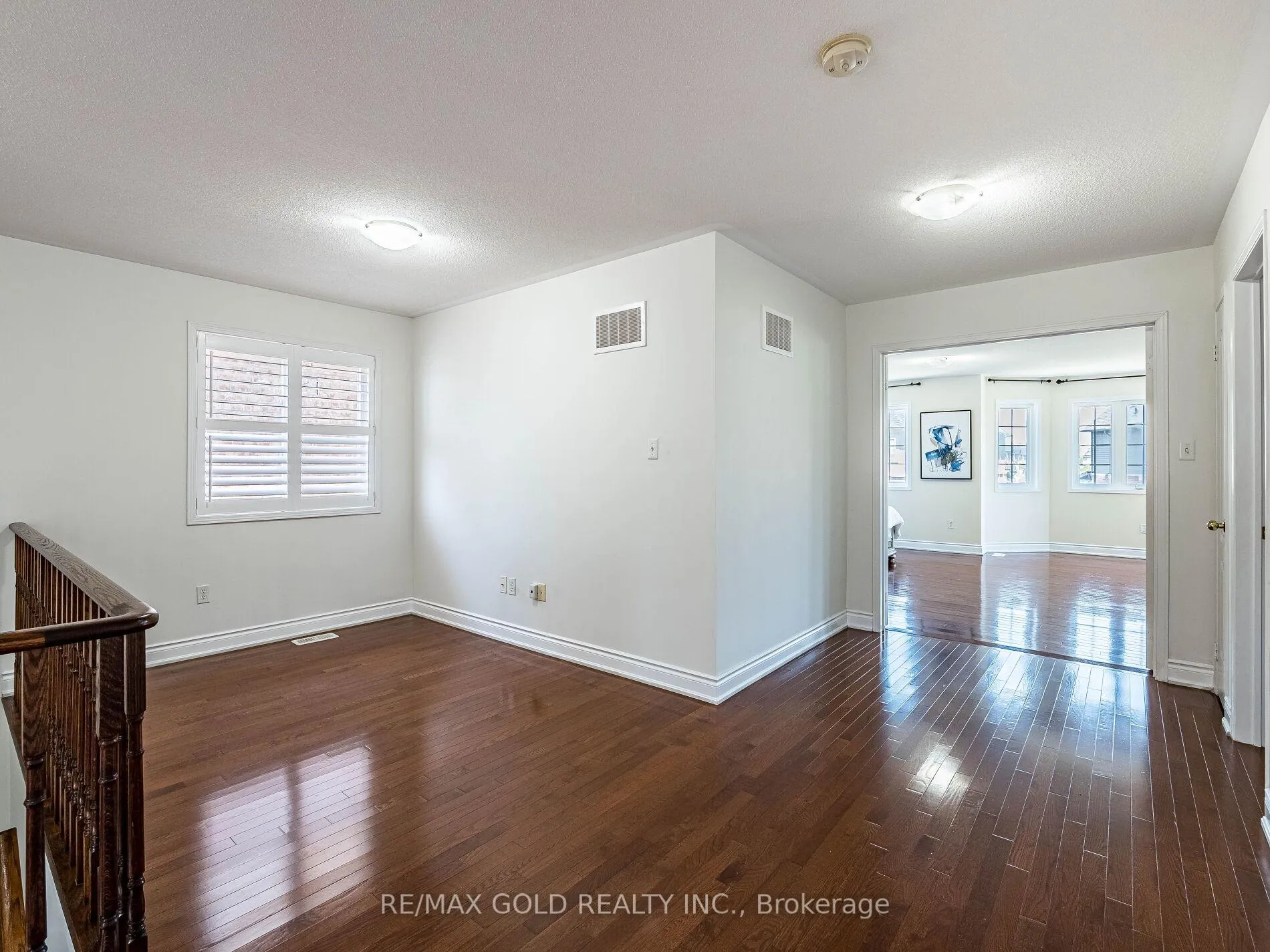 Photo 30 of 36 Treegrove Crescent, Brampton, Fletcher's Meadow — HOMEH
