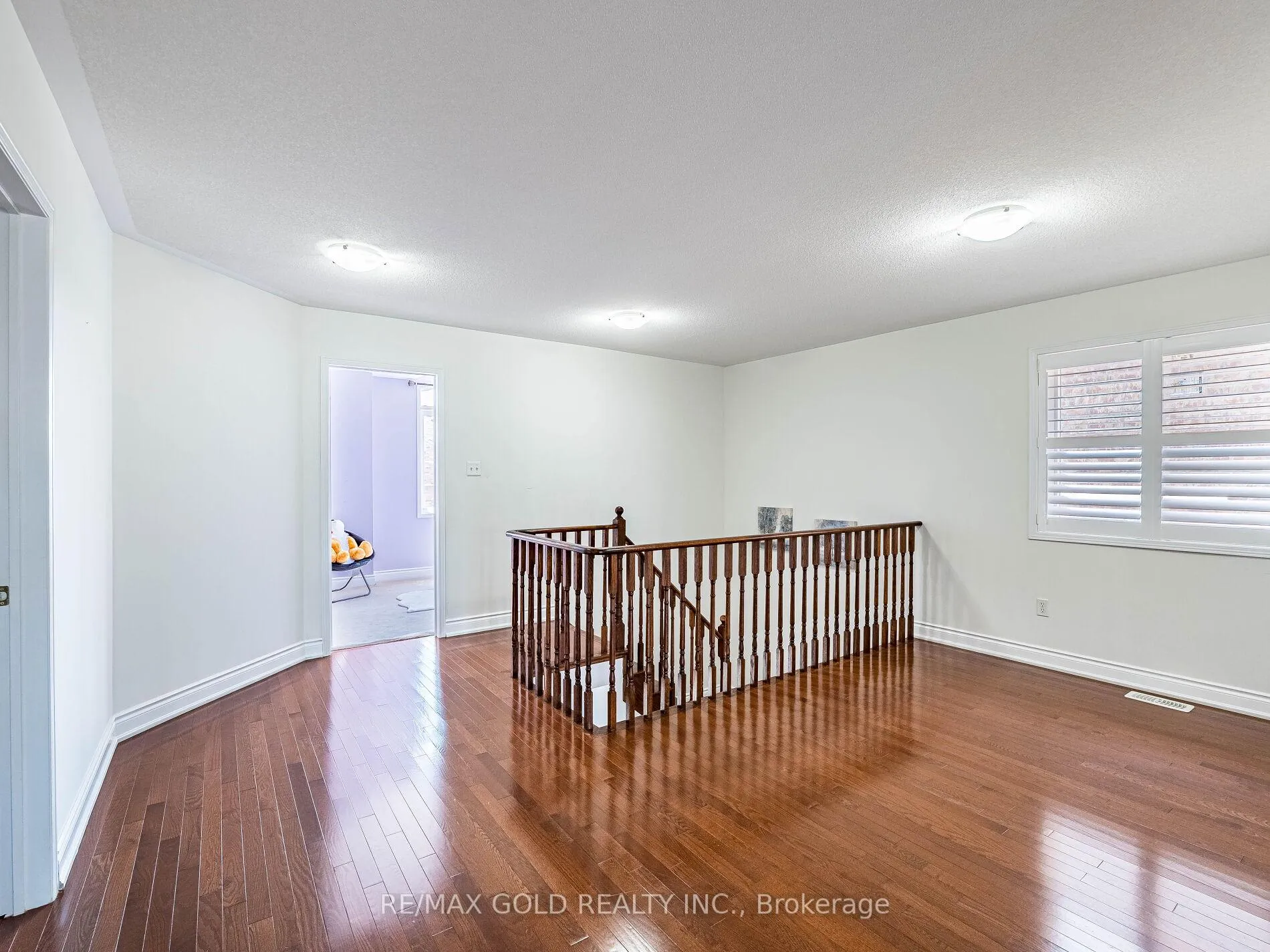 Photo 31 of 36 Treegrove Crescent, Brampton, Fletcher's Meadow — HOMEH