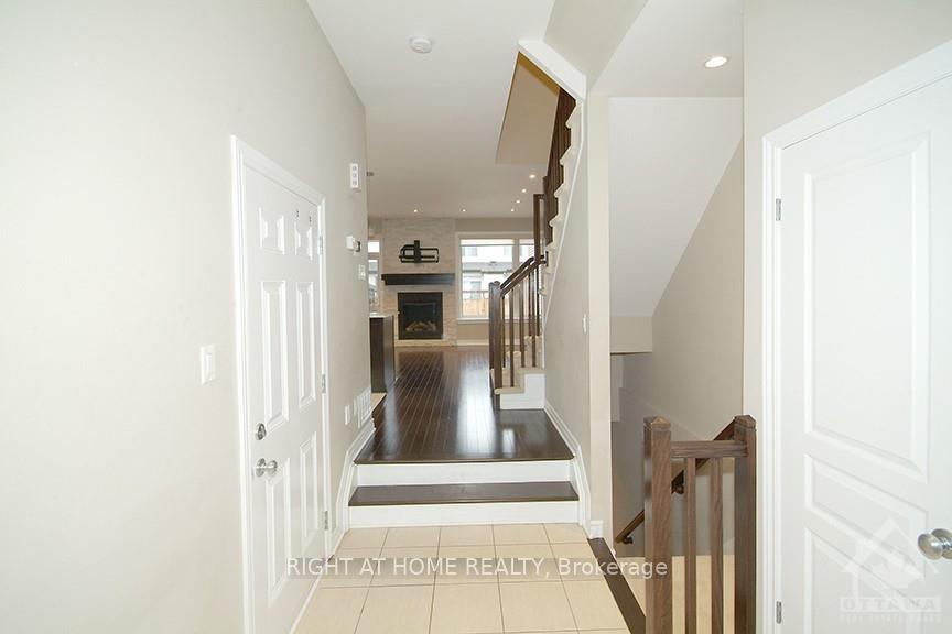 Photo 4 of 145 Popplewell Crescent, Ottawa, Barrhaven - Cedargrove/Fraserdale — HOMEH