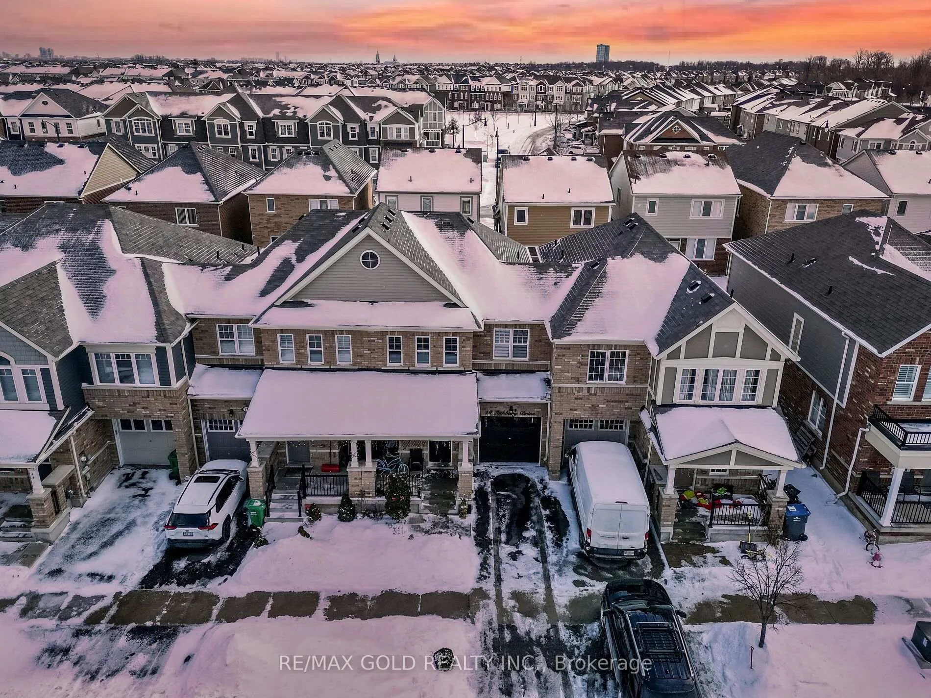 Front of 19 Lothbury Drive
