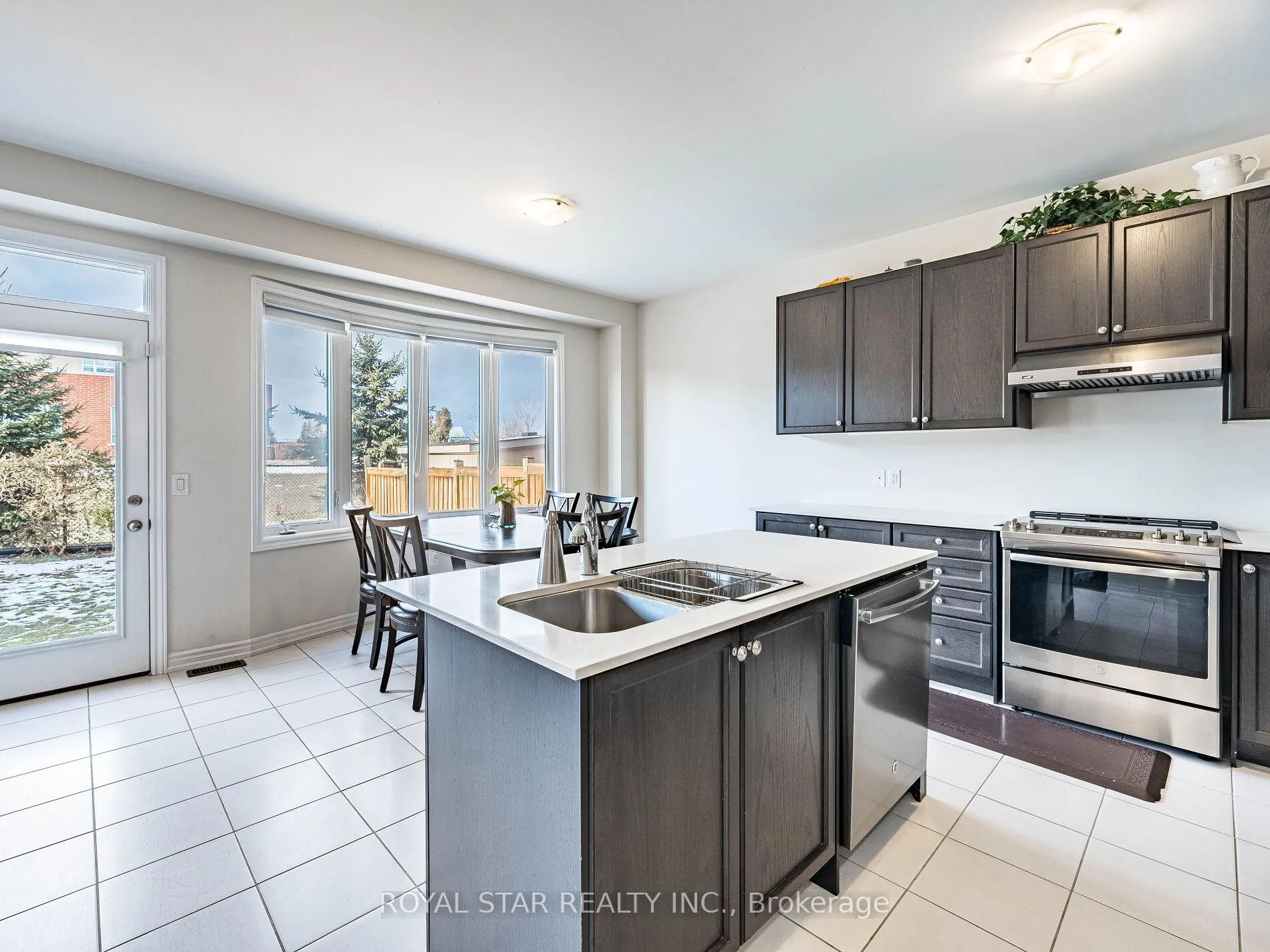 Photo 10 of 178 Newhouse Boulevard, Caledon, Rural Caledon — HOMEH