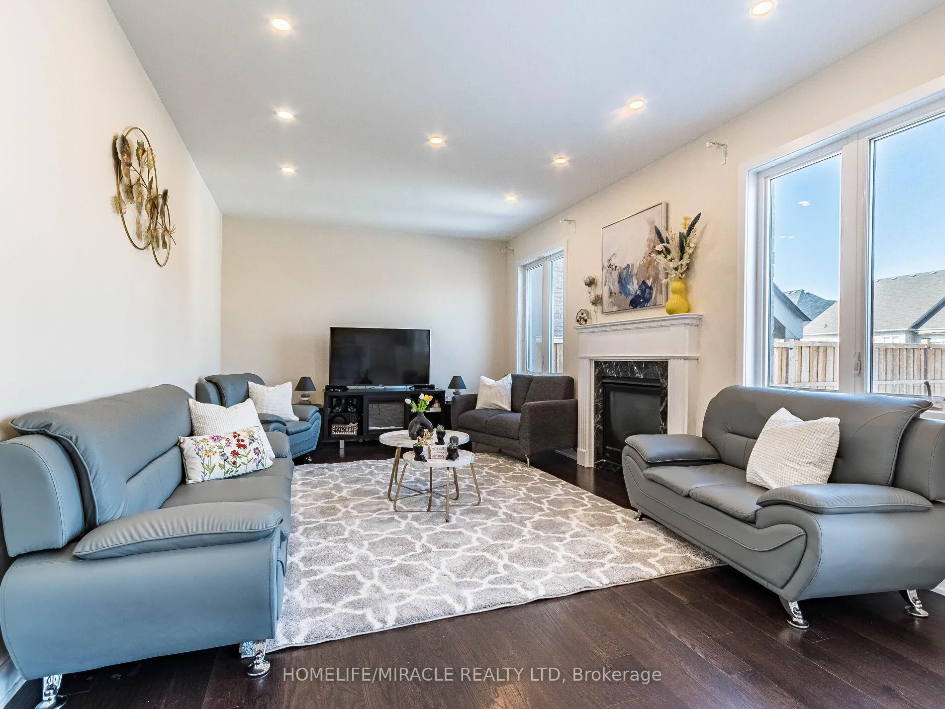 Photo 13 of 10 Buckles Court, Clarington, Newcastle — HOMEH