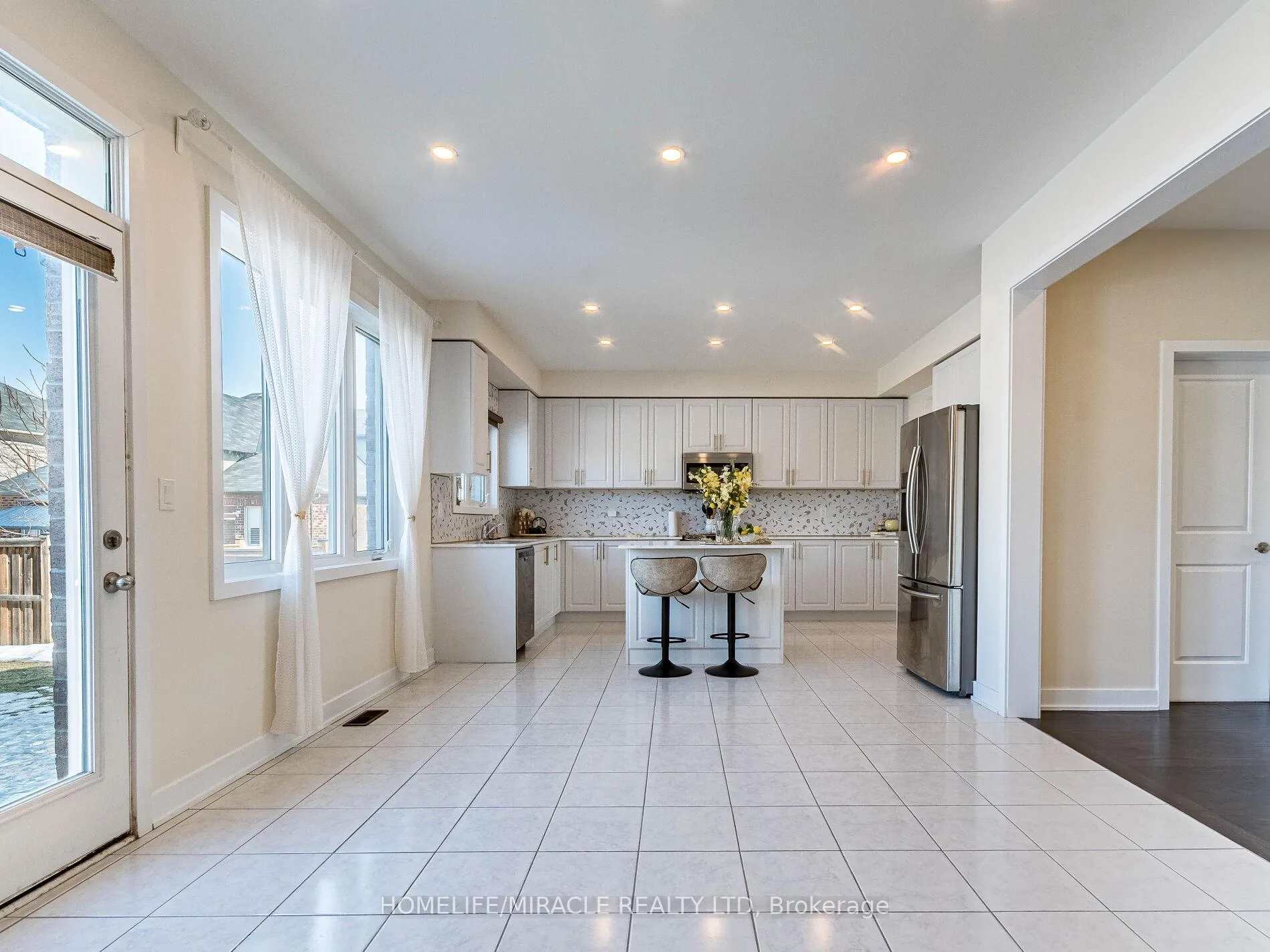 Photo 16 of 10 Buckles Court, Clarington, Newcastle — HOMEH
