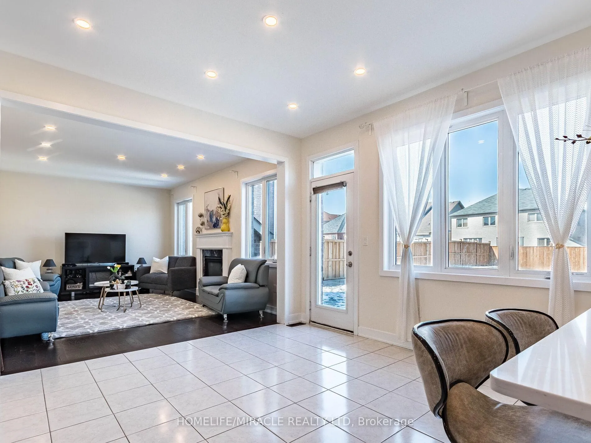 Photo 19 of 10 Buckles Court, Clarington, Newcastle — HOMEH