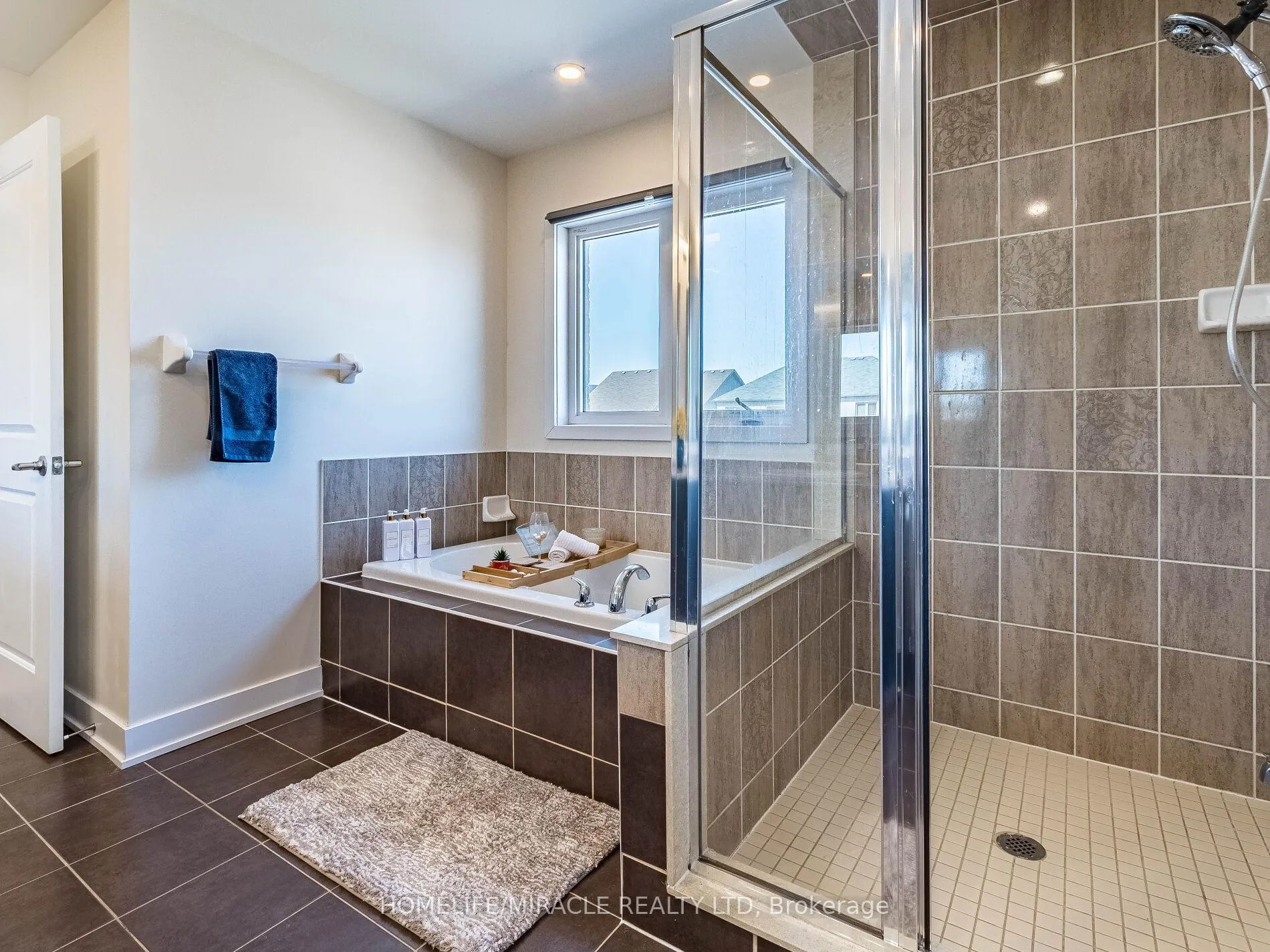 Photo 37 of 10 Buckles Court, Clarington, Newcastle — HOMEH