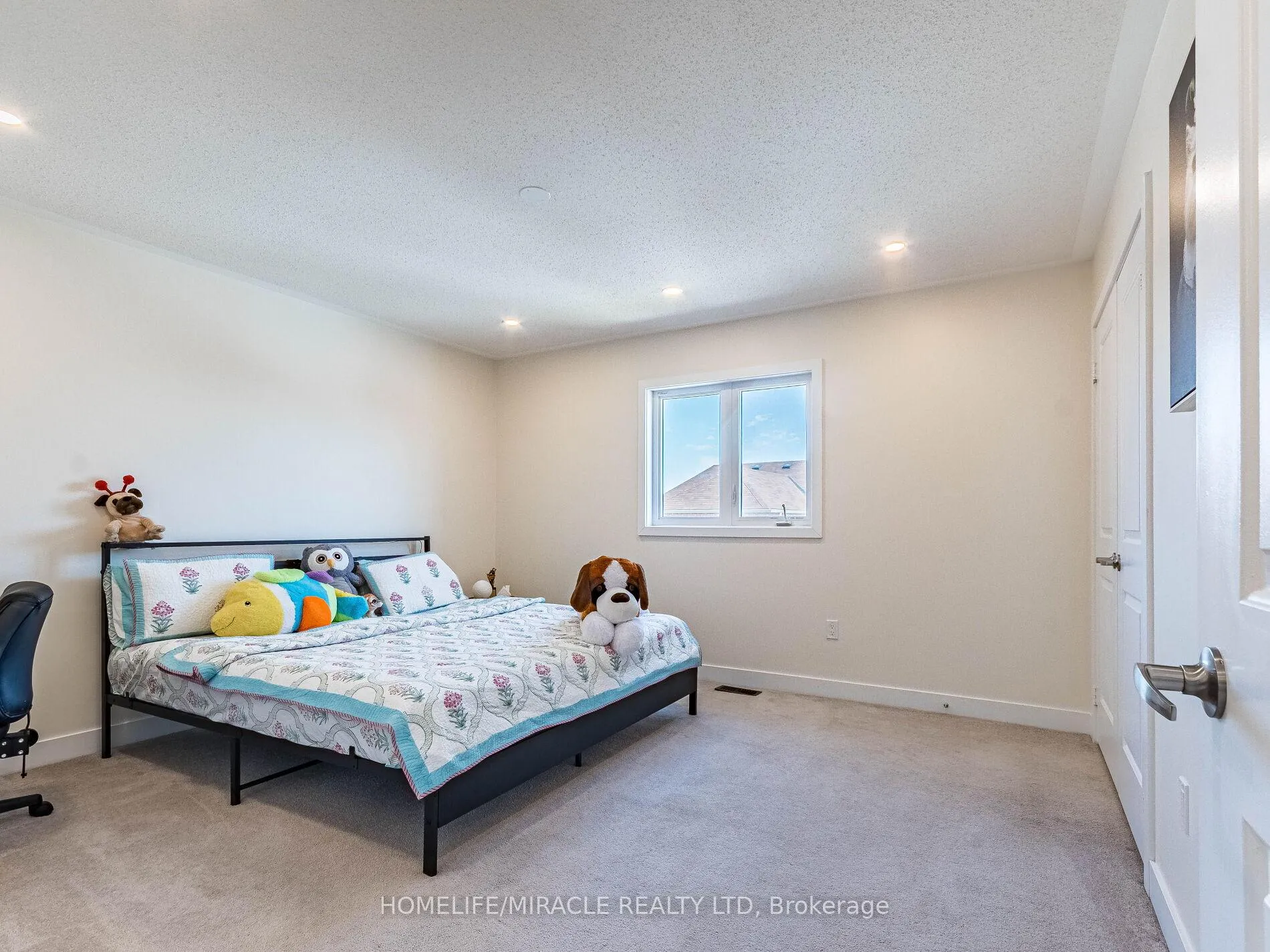 Photo 42 of 10 Buckles Court, Clarington, Newcastle — HOMEH