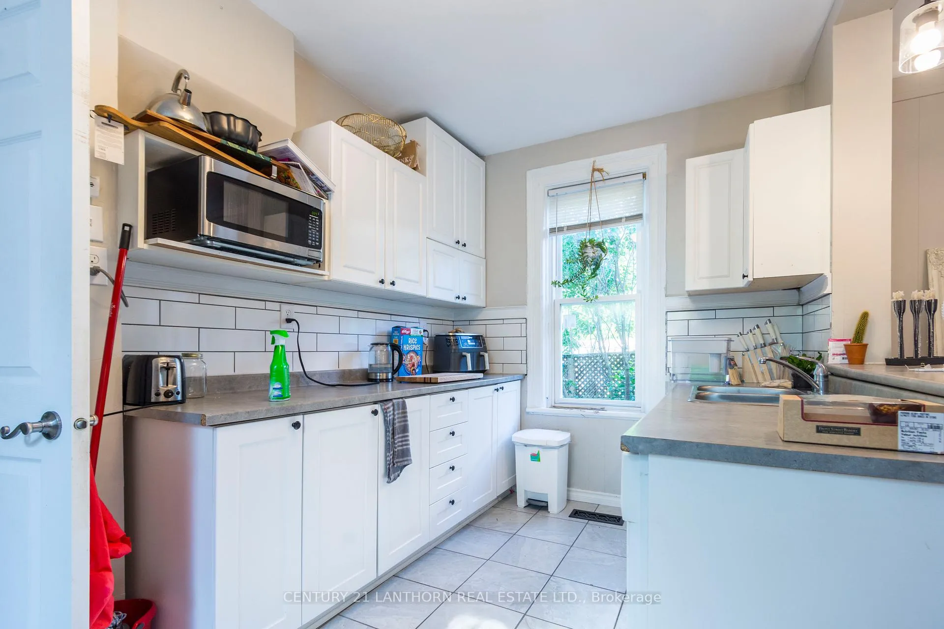 Photo 12 of 53 Crown Street, Quinte West, Trenton Ward — HOMEH