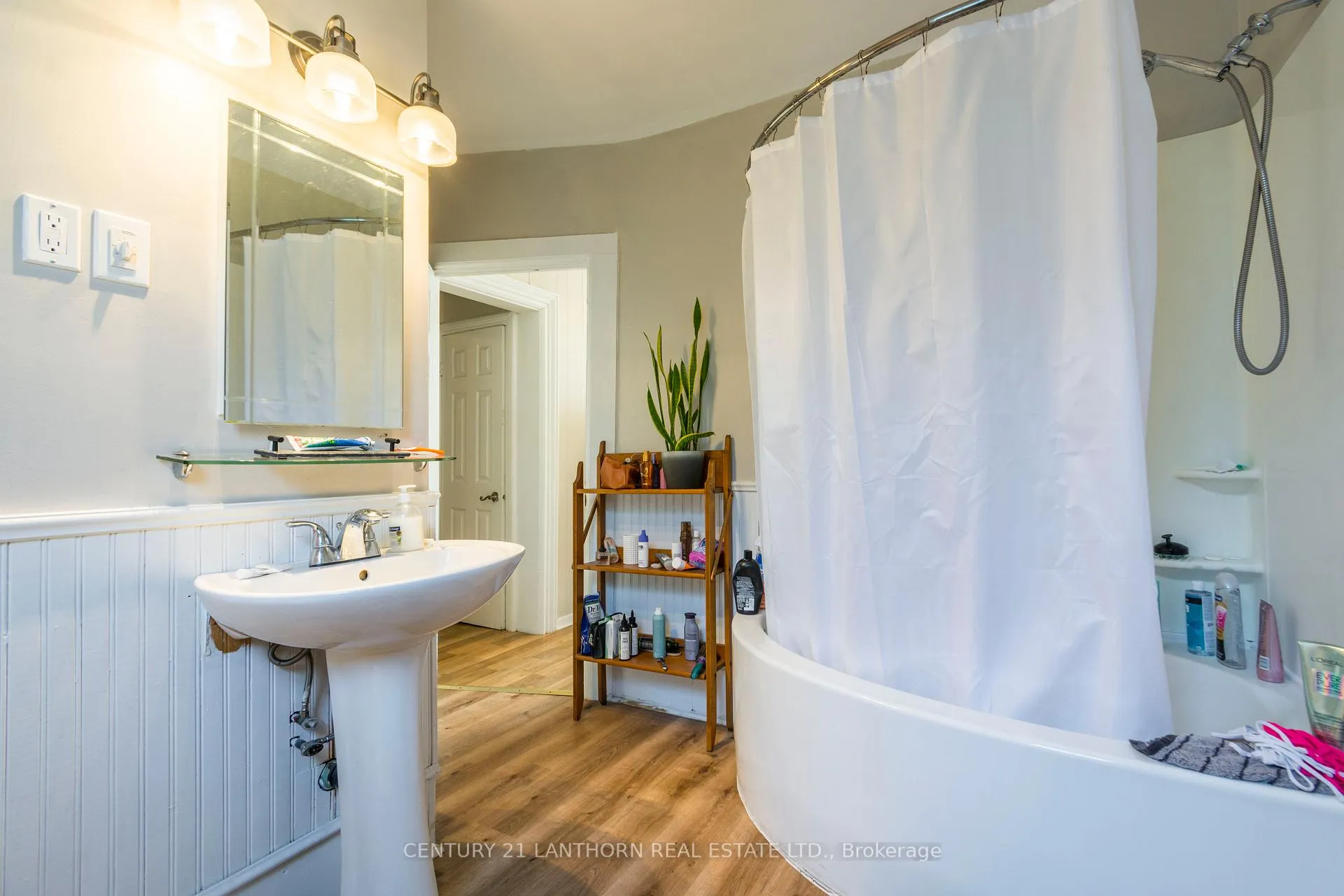 Photo 17 of 53 Crown Street, Quinte West, Trenton Ward — HOMEH